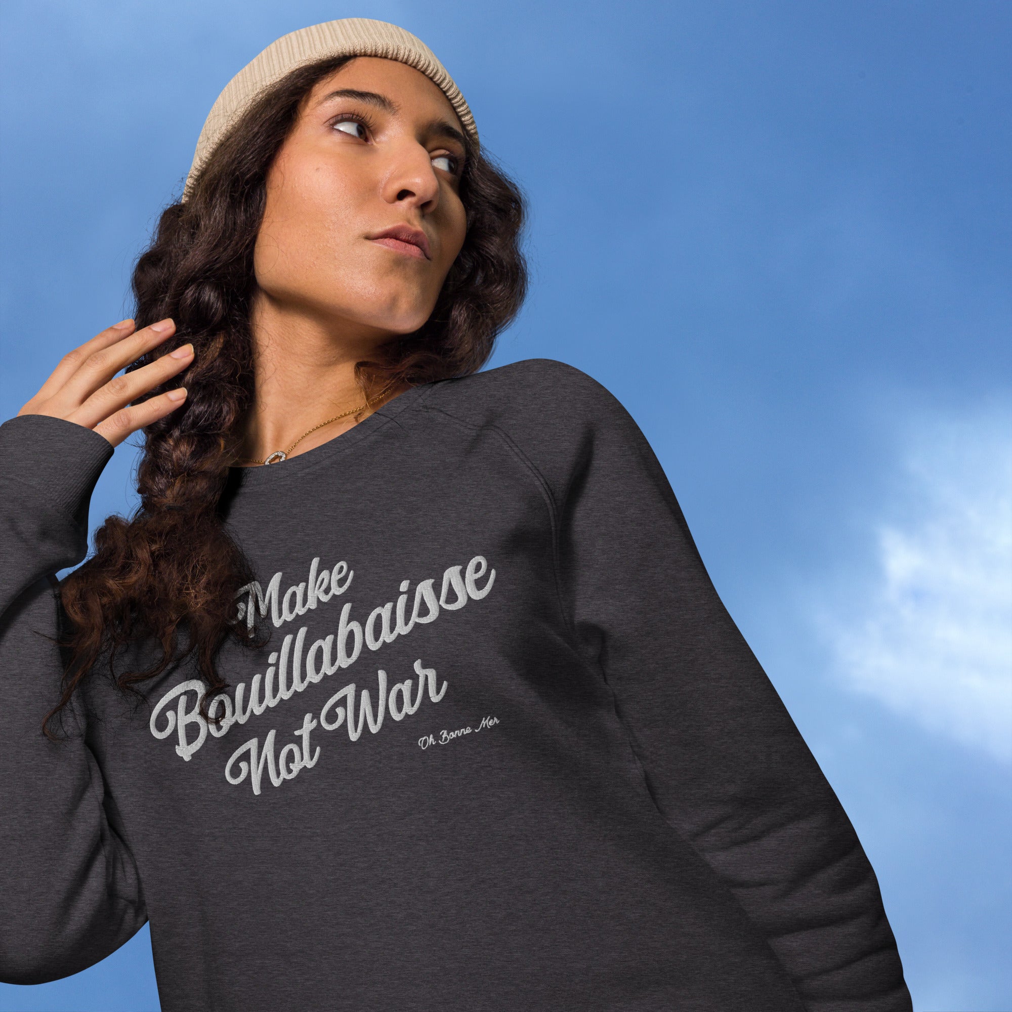 Sweatshirt écologique raglan unisexe Make Bouillabaisse Not War grand motif brodé blanc