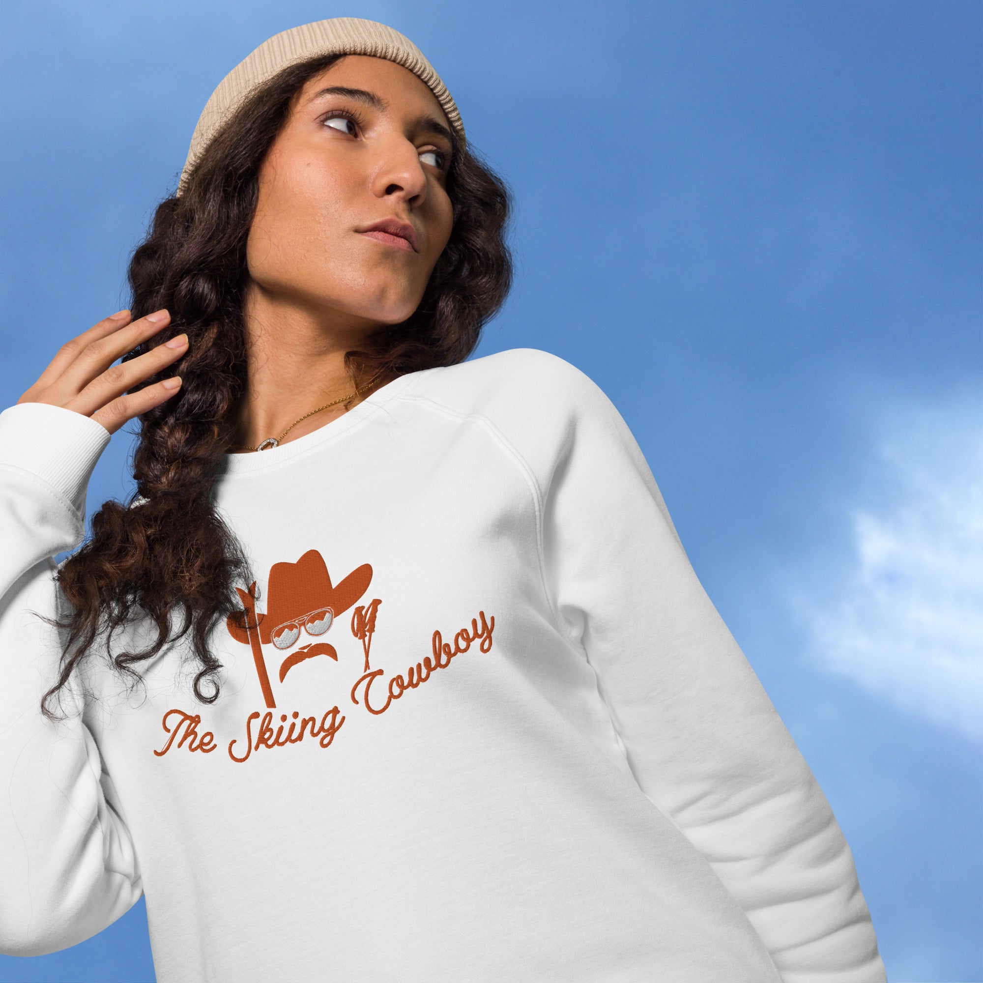 Sweatshirt écologique raglan unisexe Skiing Cowboy grand motif brodé & Ski Fight at OK Corral Outline (dos)