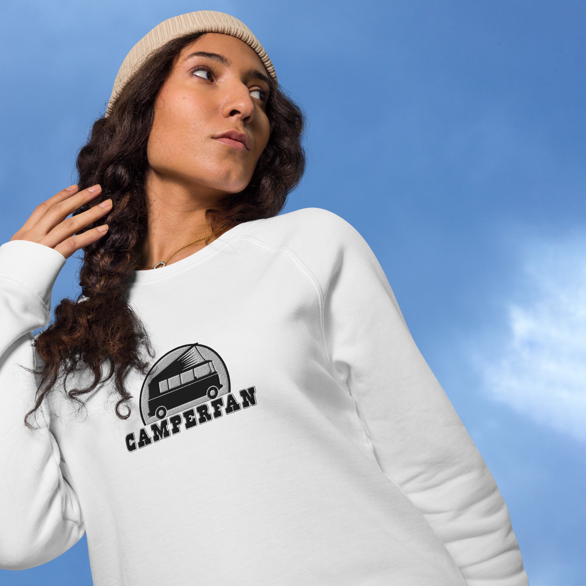Unisex organic raglan sweatshirt Small Camperfan large black/white embroidered pattern