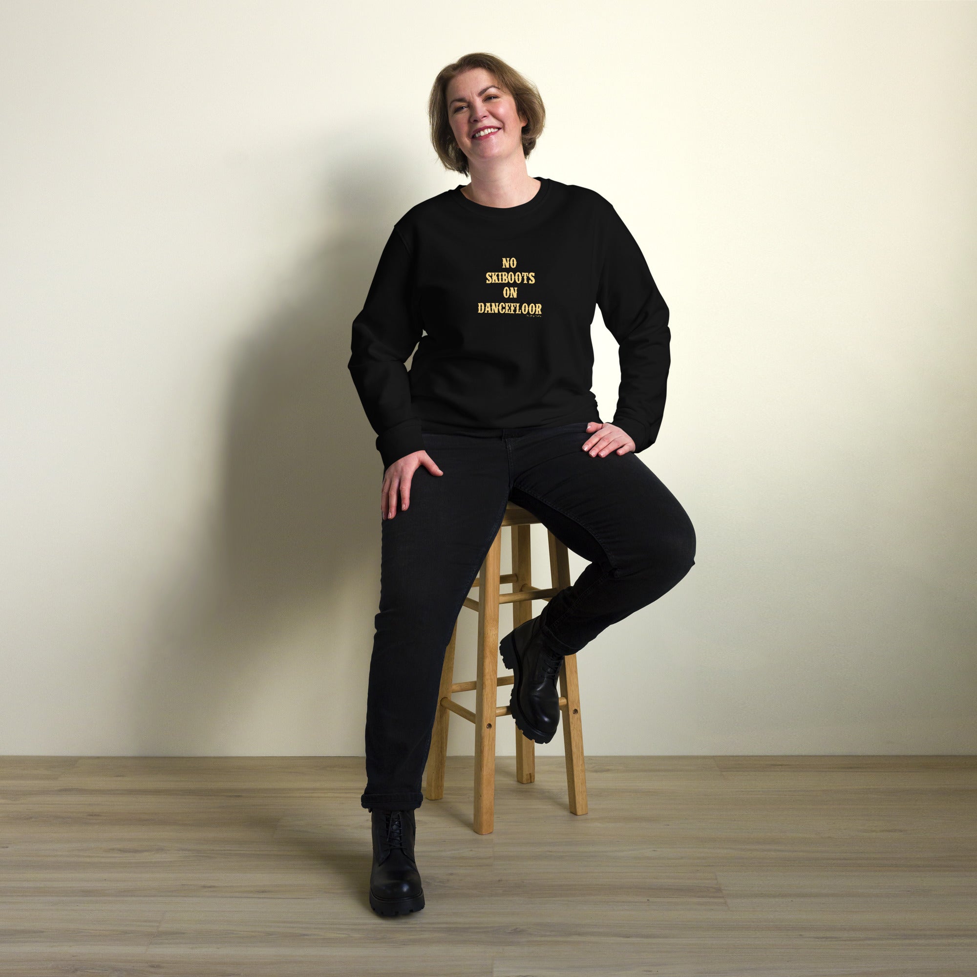 Unisex organic sweatshirt No Skiboots on Dancefloor light text