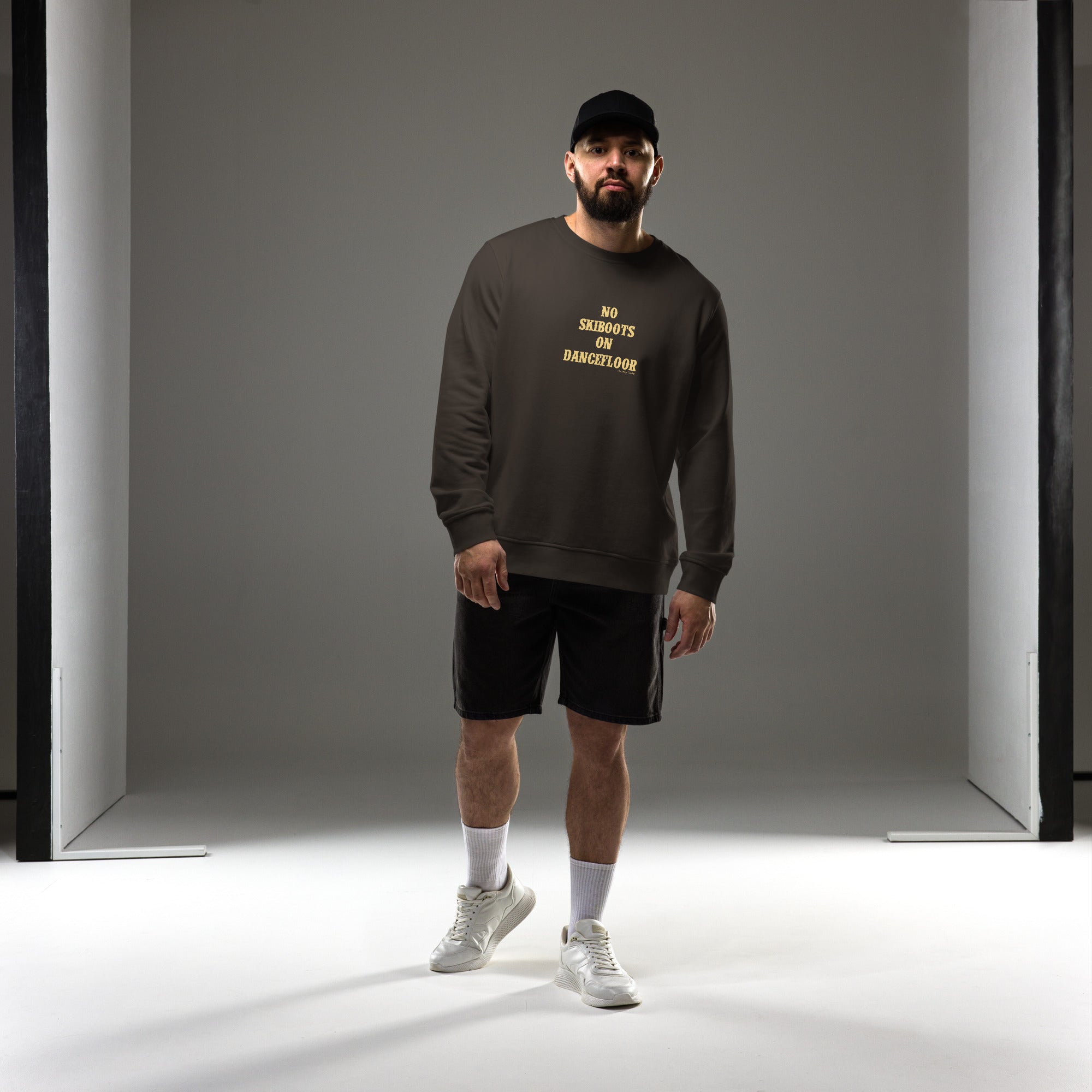 Unisex organic sweatshirt No Skiboots on Dancefloor light text