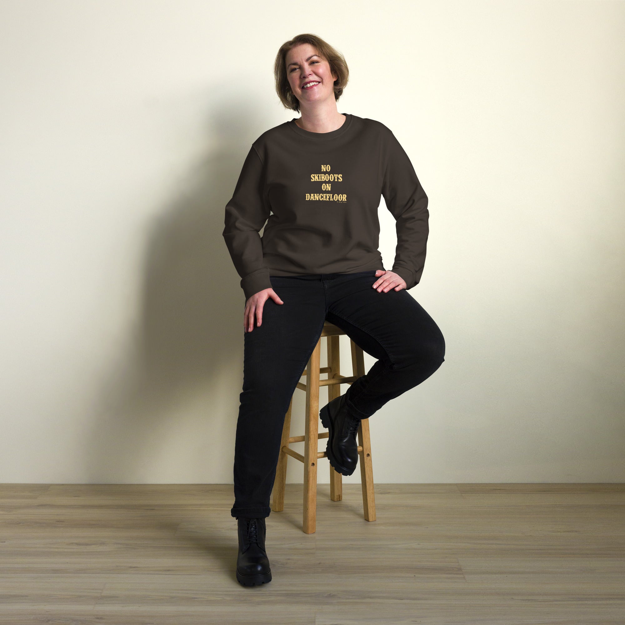 Unisex organic sweatshirt No Skiboots on Dancefloor light text