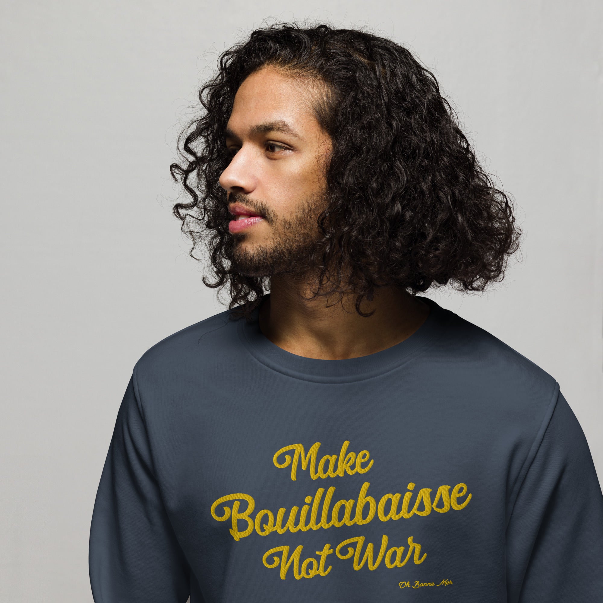 Sweat écologique unisexe Make Bouillabaisse Not War grand motif doré brodé