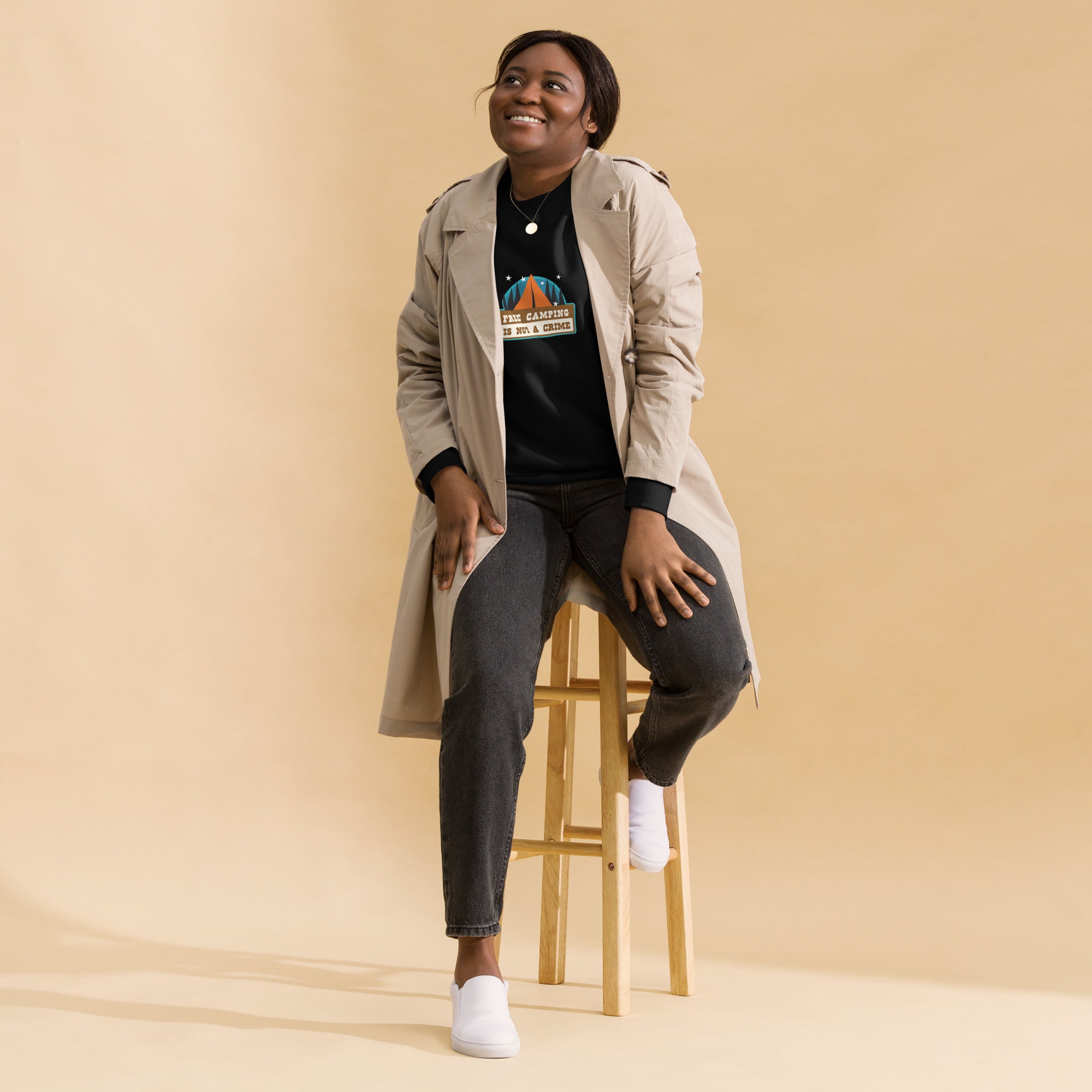 Sweatshirt premium unisexe Free camping is not a crime graphic