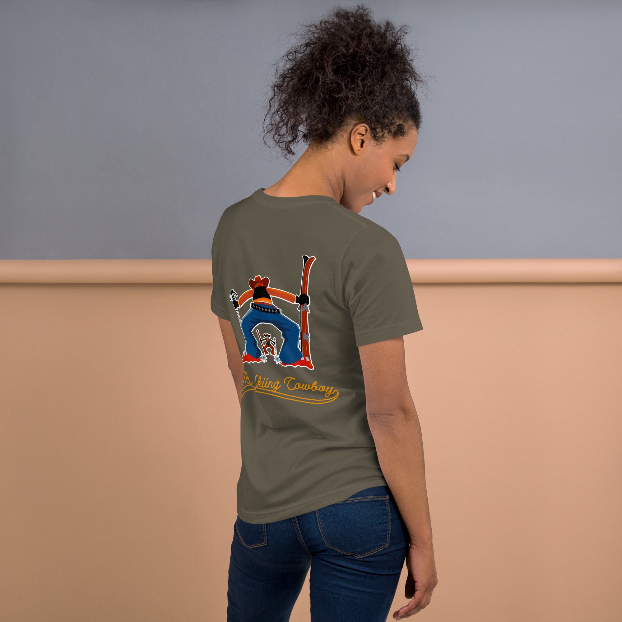 T-shirt en coton unisexe Skiing Cowboy (face) & Ski Fight at OK Corral Outline (dos) sur couleurs foncées