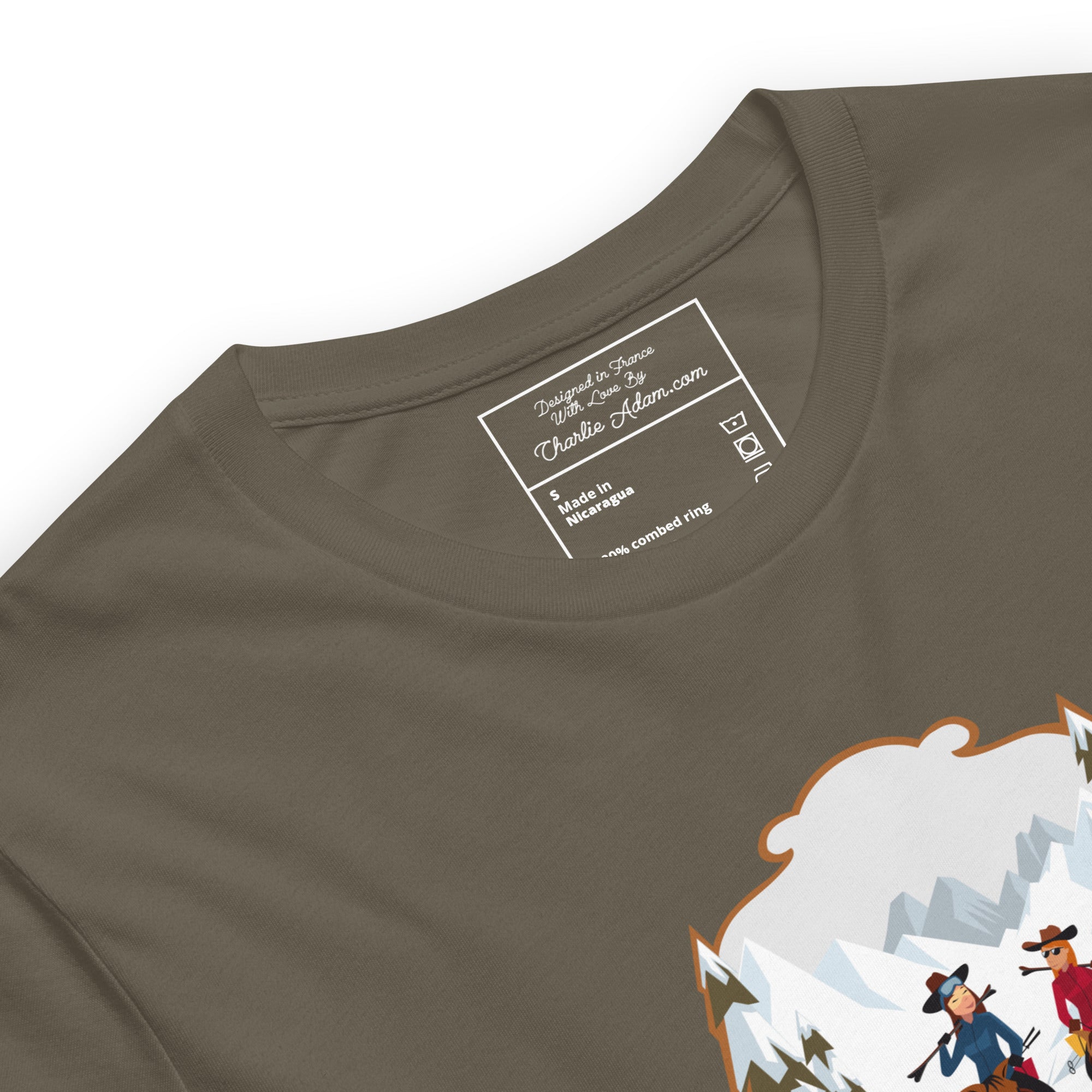 T-shirt en coton unisexe The Skiing Cowgirl sur couleurs foncées