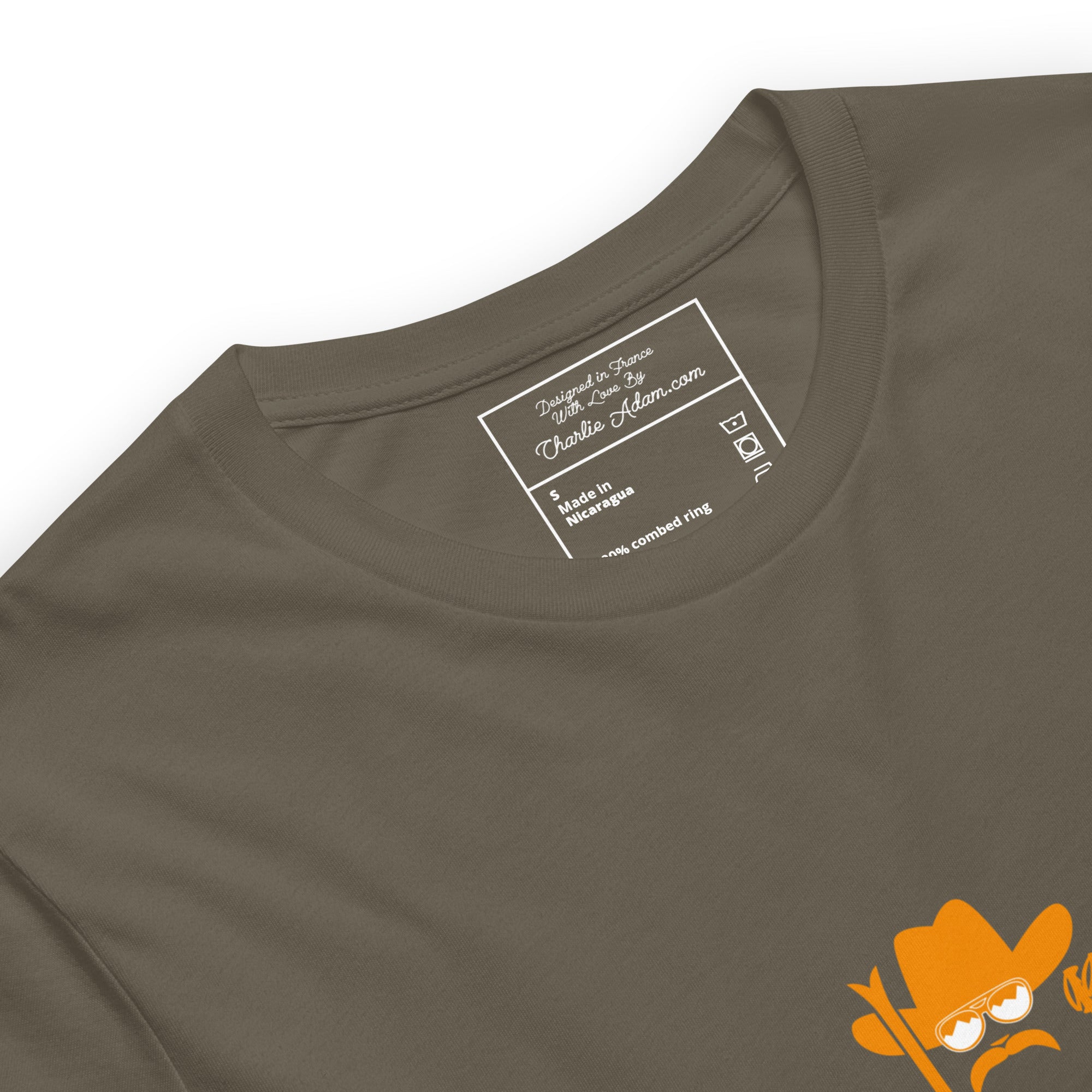 T-shirt en coton unisexe Skiing Cowboy (face) & Ski Fight at OK Corral Outline (dos) sur couleurs foncées