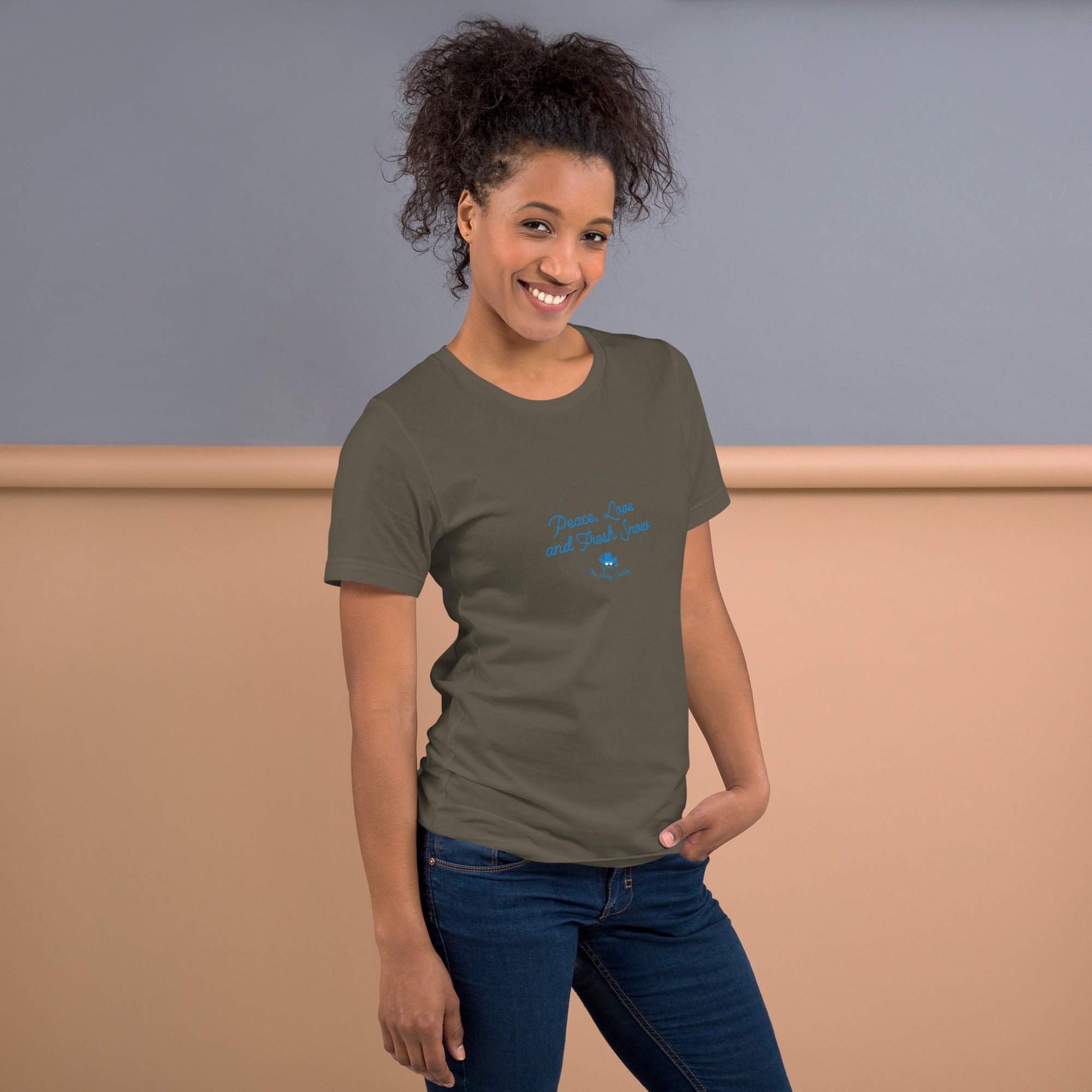 T-shirt en coton unisexe Peace, Love and Fresh Snow sur couleurs foncées