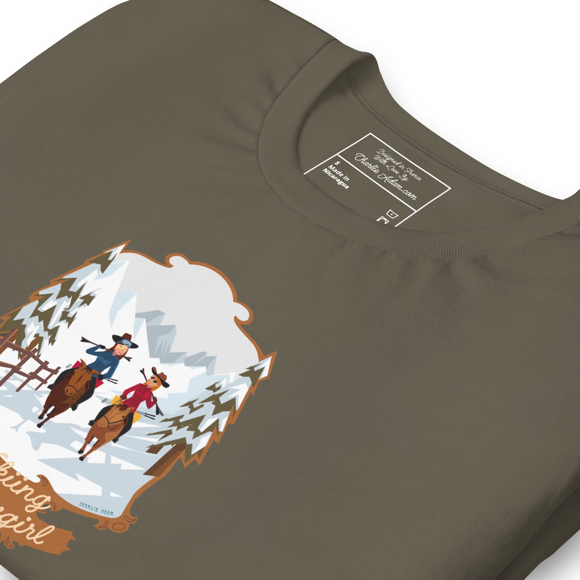 T-shirt en coton unisexe The Skiing Cowgirl sur couleurs foncées