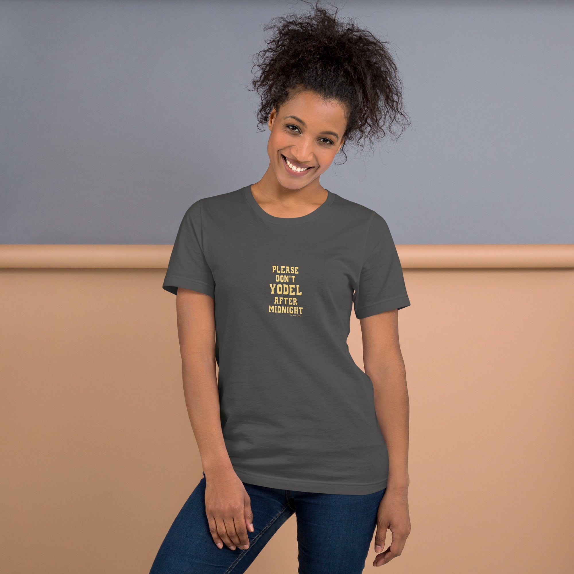T-shirt en coton unisexe Don't Yodel After Midnight texte clair