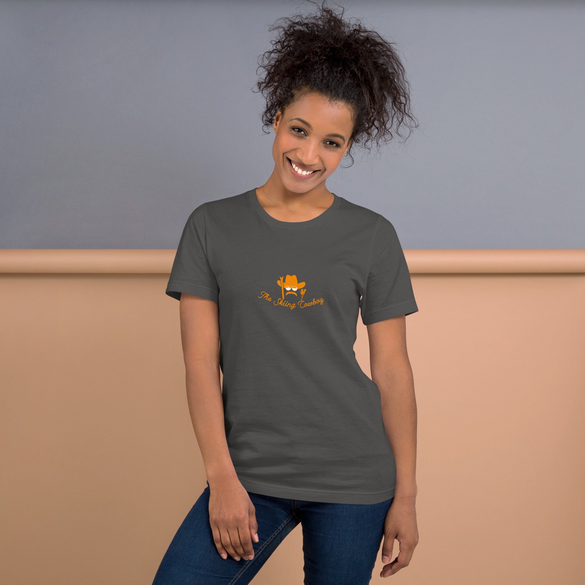 T-shirt en coton unisexe Skiing Cowboy (face) & Ski Fight at OK Corral Outline (dos) sur couleurs foncées