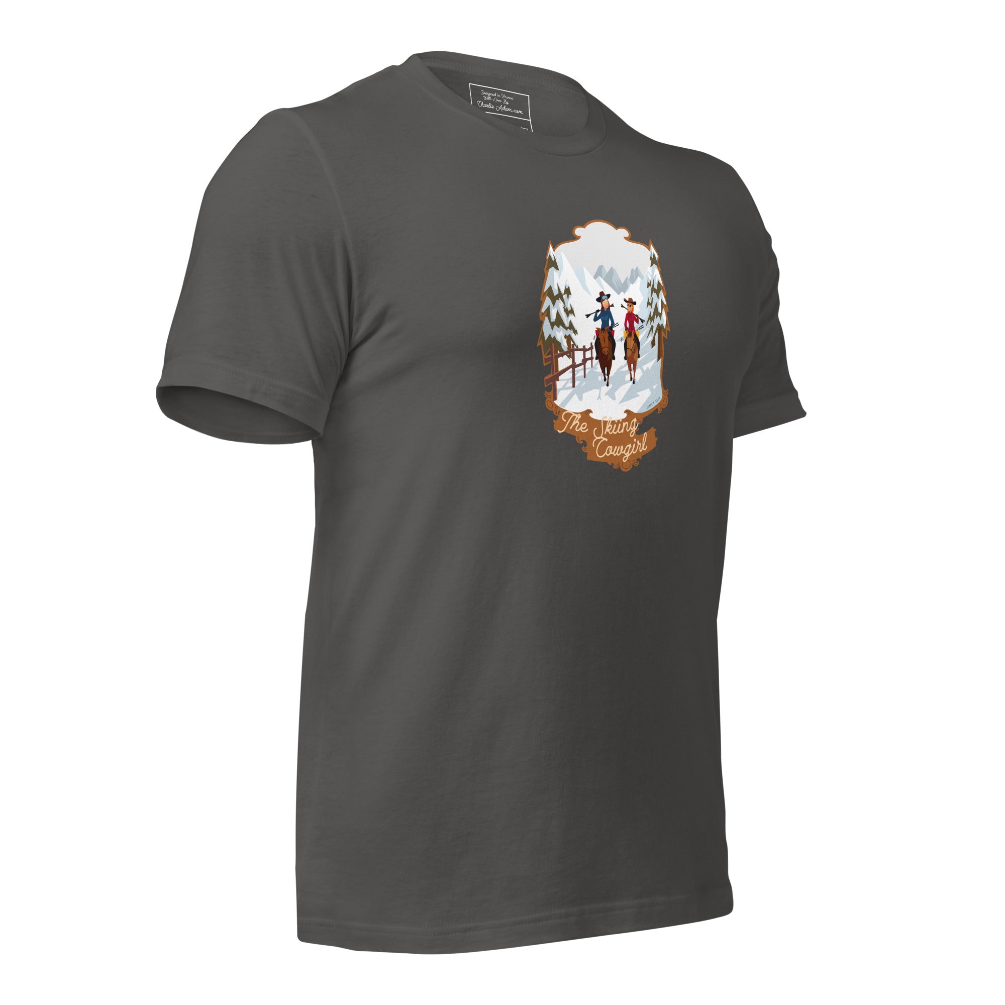 T-shirt en coton unisexe The Skiing Cowgirl sur couleurs foncées