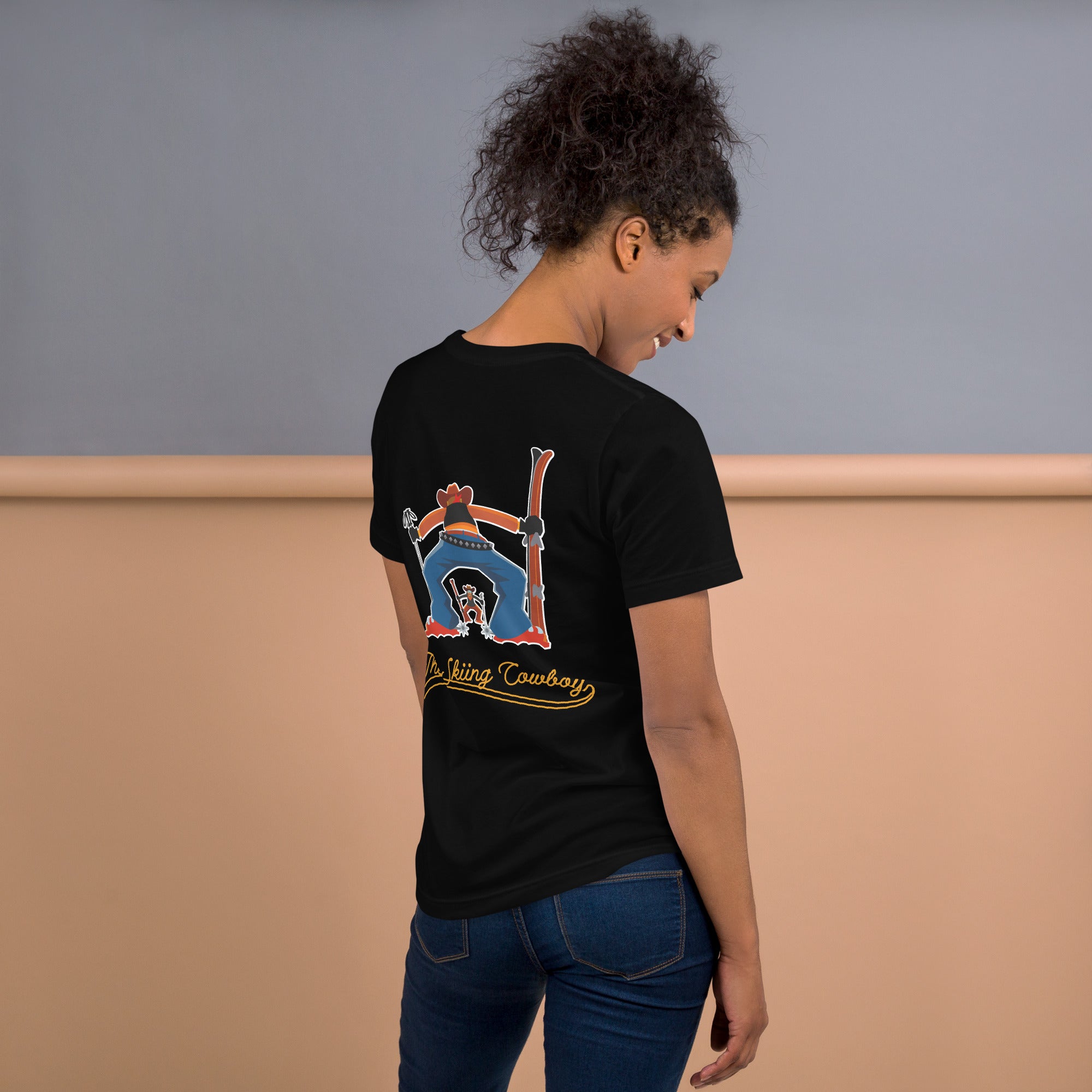 T-shirt en coton unisexe Skiing Cowboy (face) & Ski Fight at OK Corral Outline (dos) sur couleurs foncées