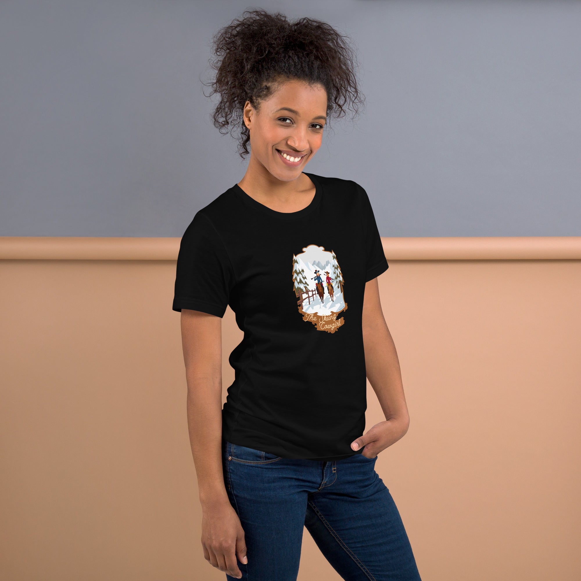 T-shirt en coton unisexe The Skiing Cowgirl sur couleurs foncées