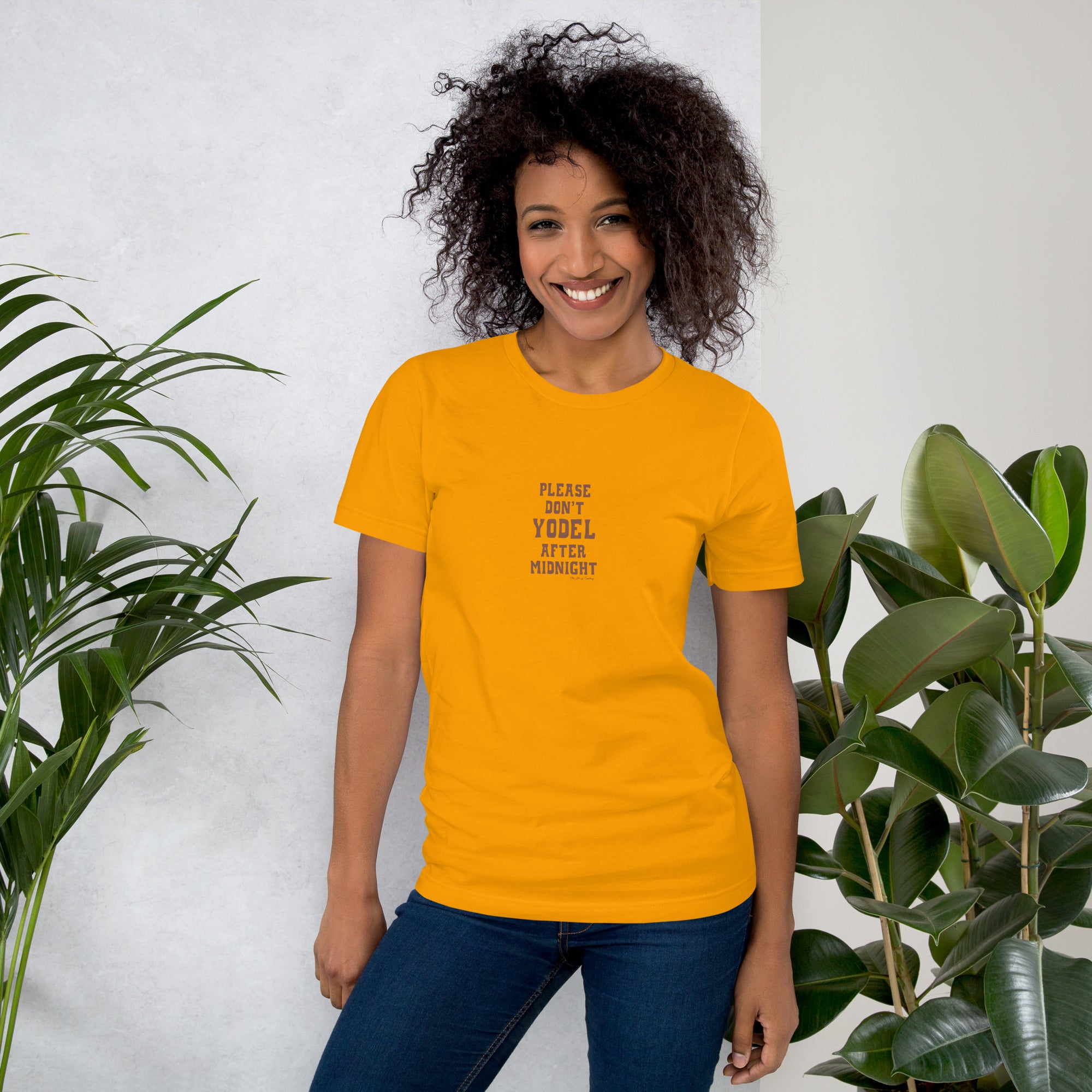 T-shirt en coton unisexe Don't Yodel After Midnight texte foncé sur couleurs vives