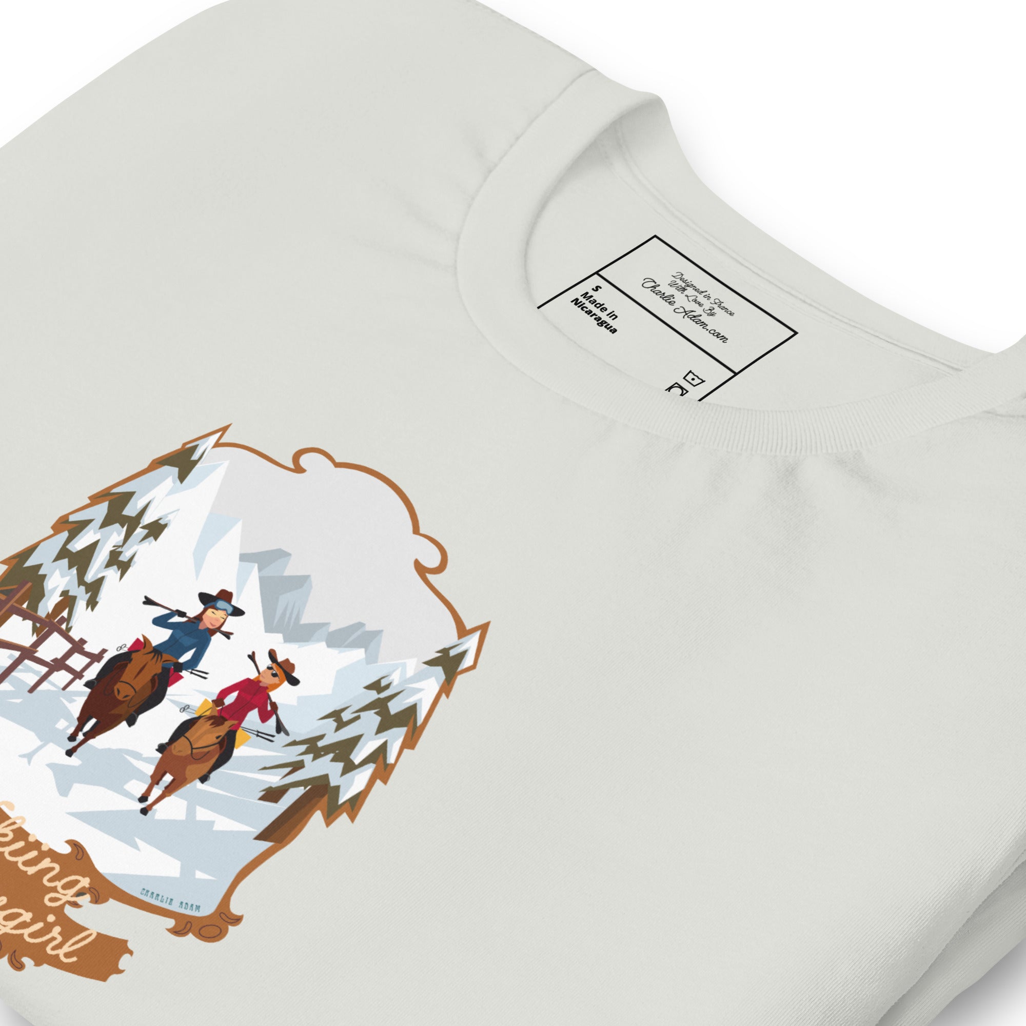 T-shirt en coton unisexe The Skiing Cowgirl sur fond clair