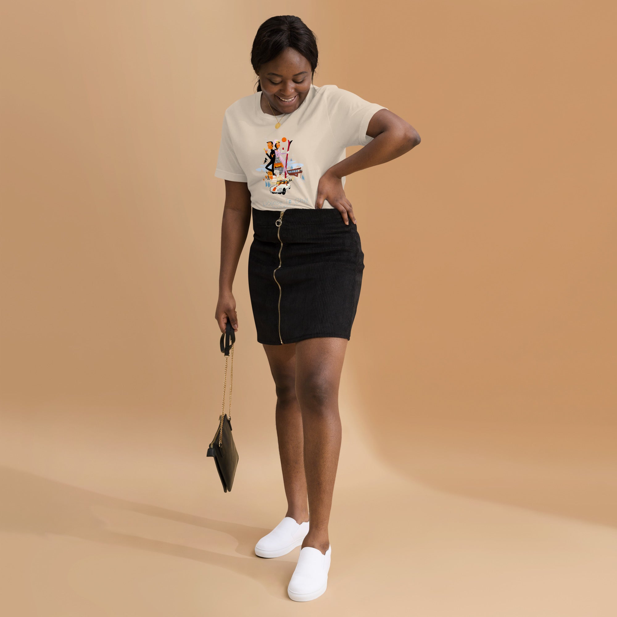 T-shirt en coton unisexe License To Chill Mission Après-Ski sur couleurs claires