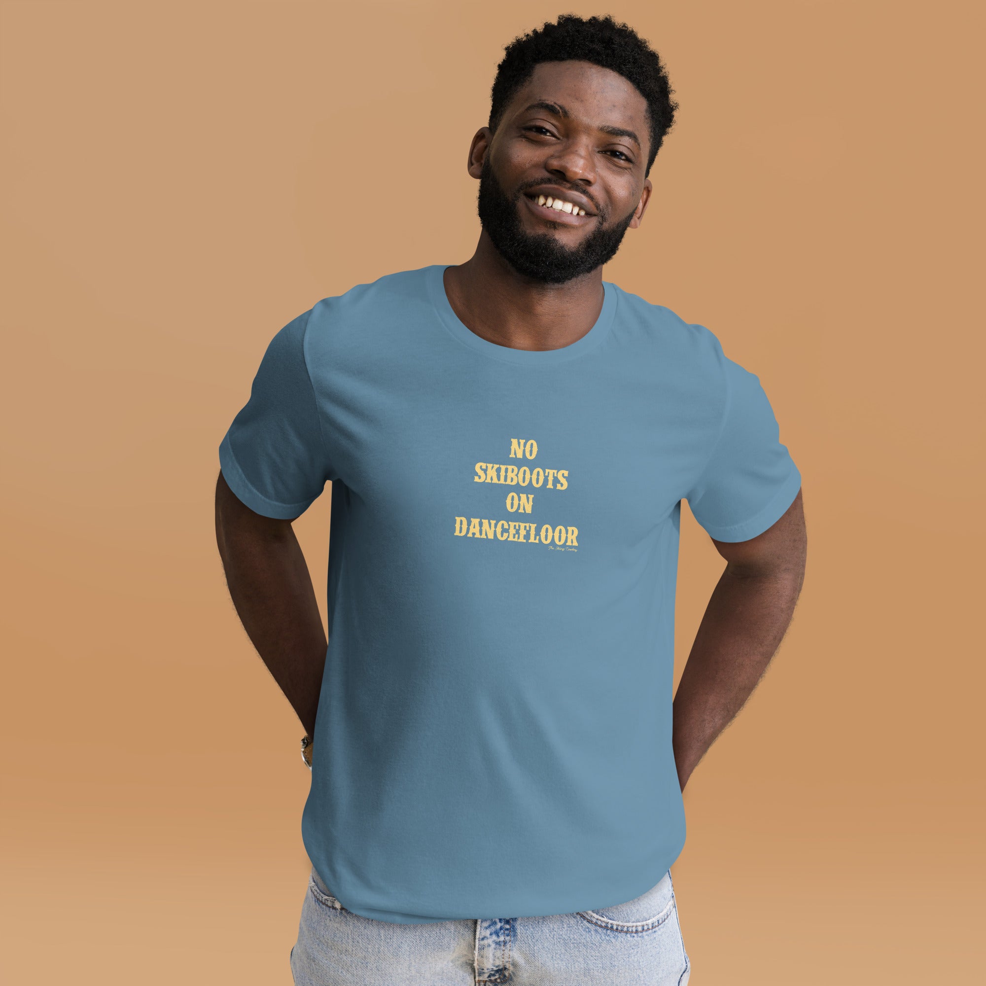T-shirt en coton unisexe No Skiboots on Dancefloor sur couleurs foncées