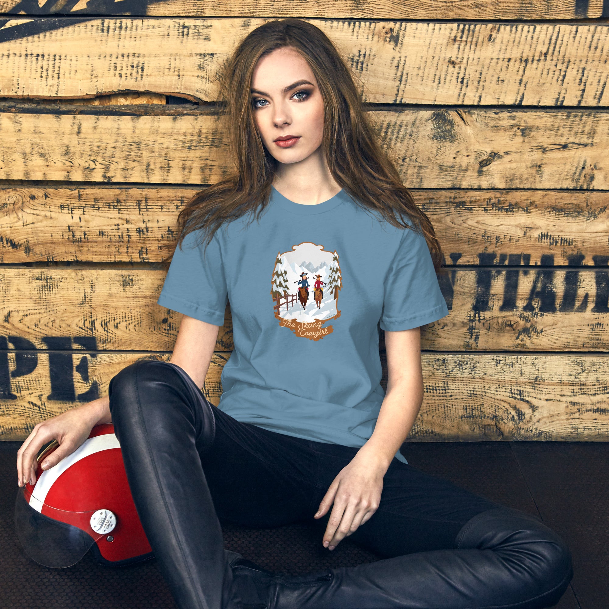 T-shirt en coton unisexe The Skiing Cowgirl sur couleurs foncées