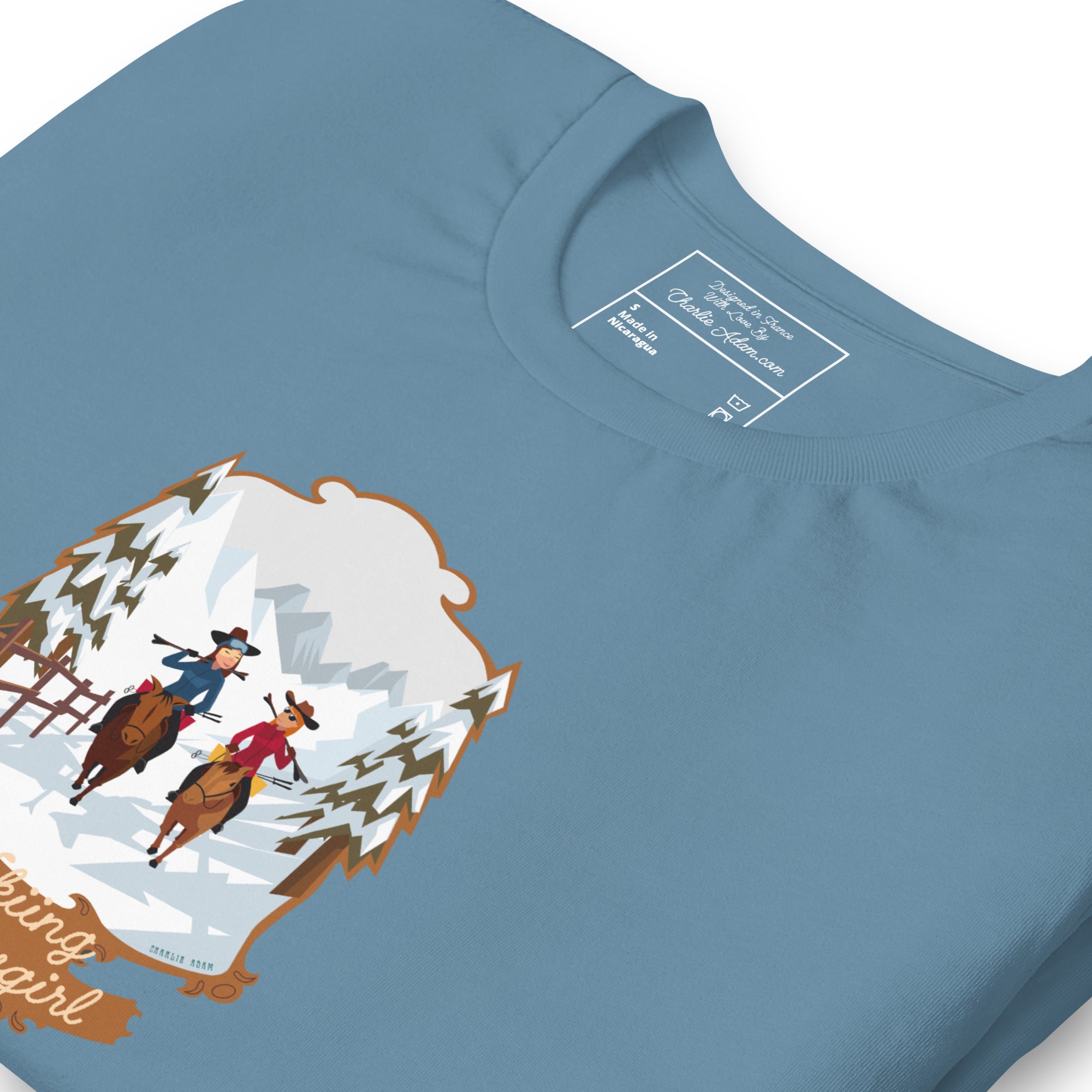 T-shirt en coton unisexe The Skiing Cowgirl sur couleurs foncées