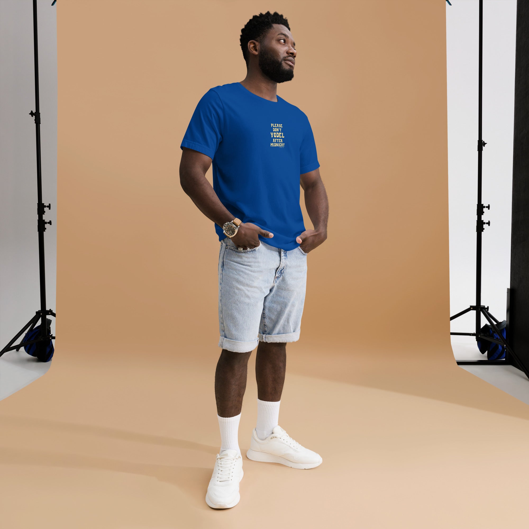 T-shirt en coton unisexe Don't Yodel After Midnight texte clair