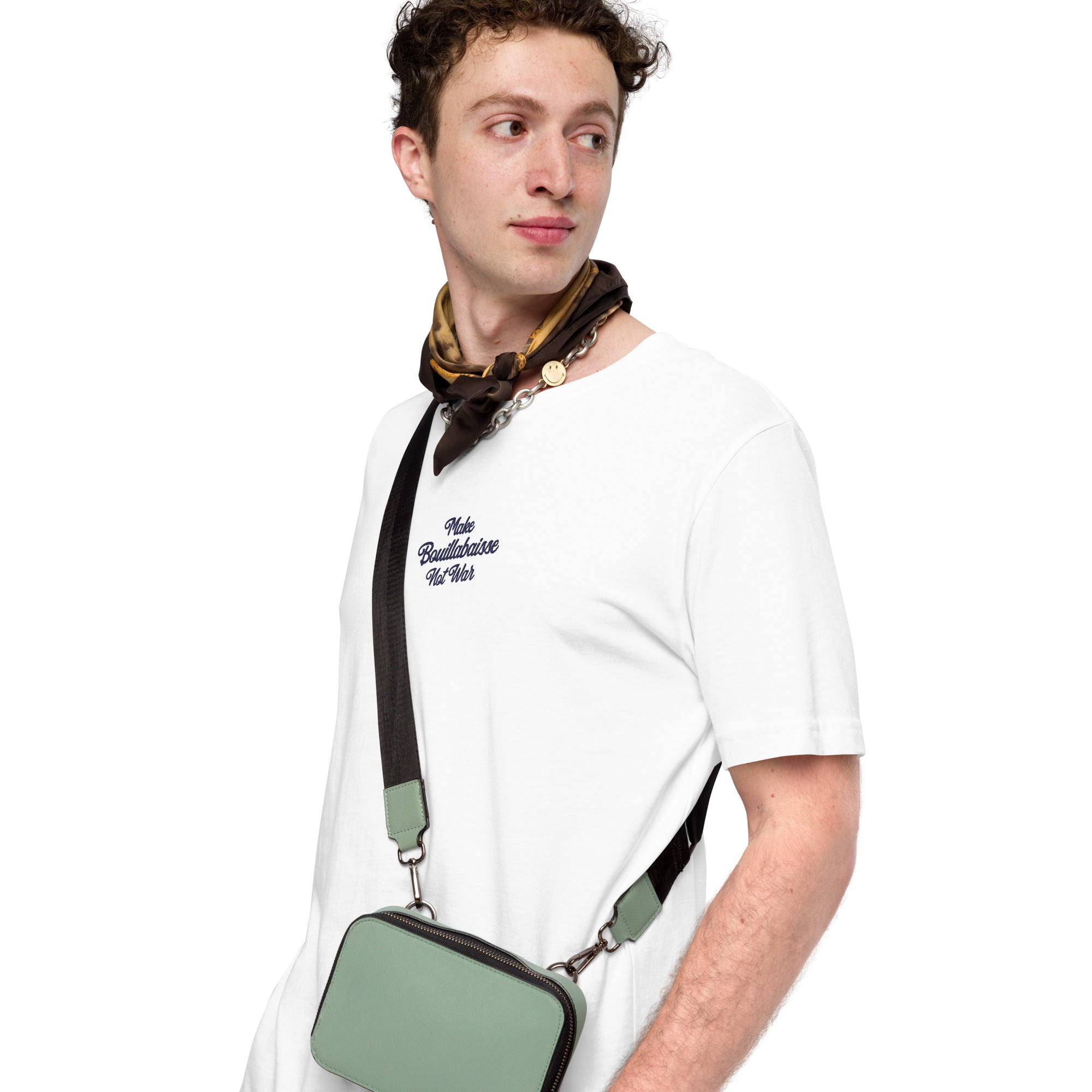 T-shirt en coton unisexe Make Bouillabaisse Not War Navy brodé sur couleurs claires