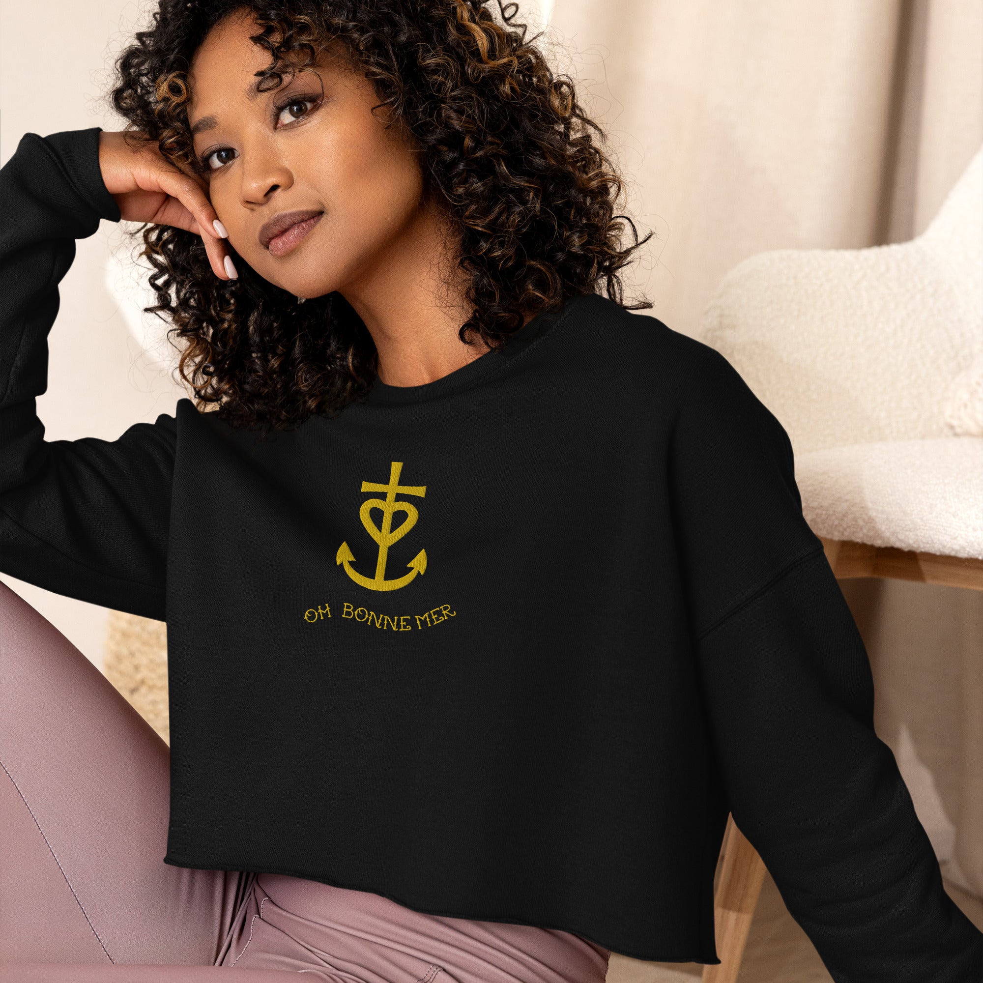 Sweat-Shirt Crop-Top Croix de Camargue dorée avec texte Oh Bonne mer grand motif brodé