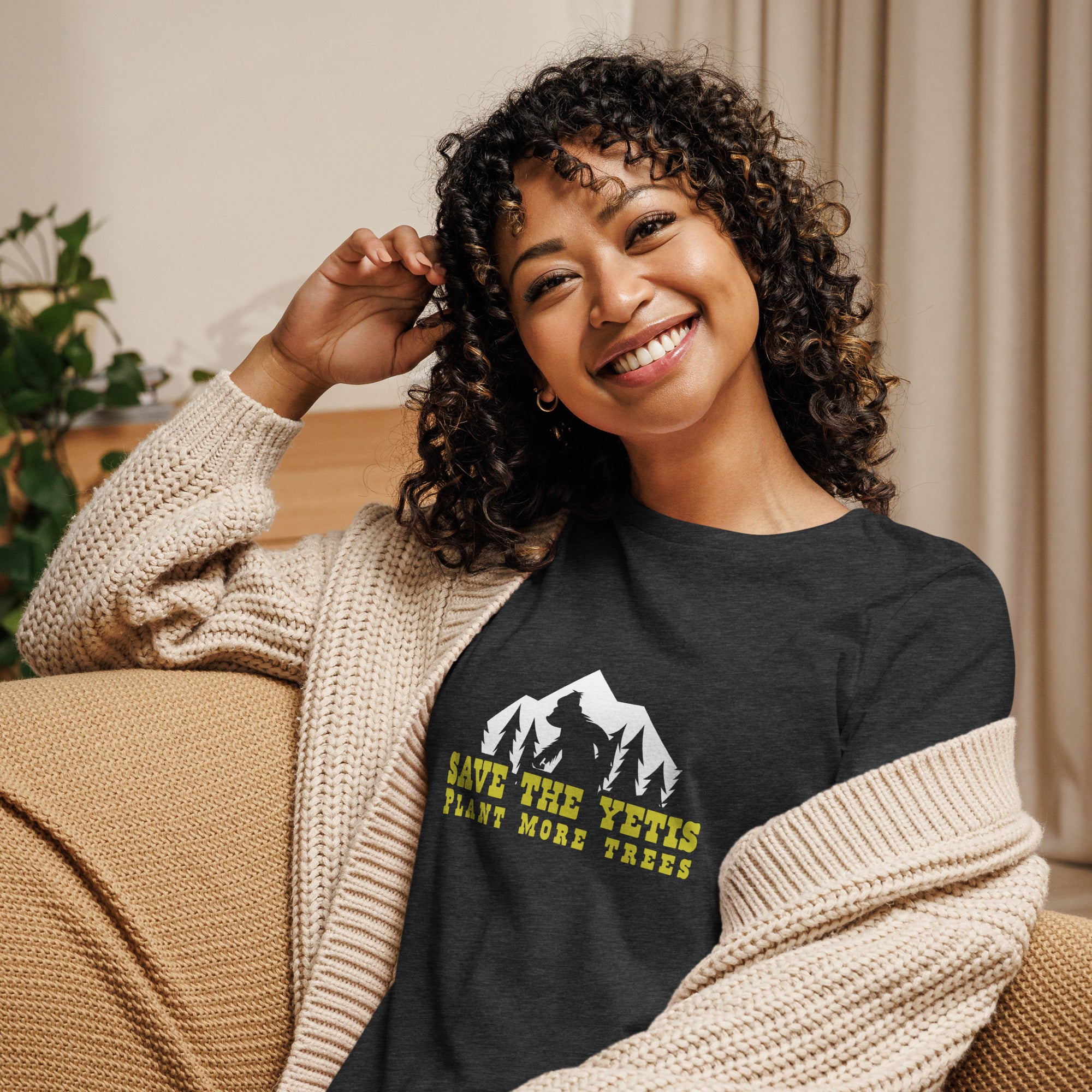 T-shirt décontracté pour femme Save the Yetis Plant more Trees sur couleurs foncées