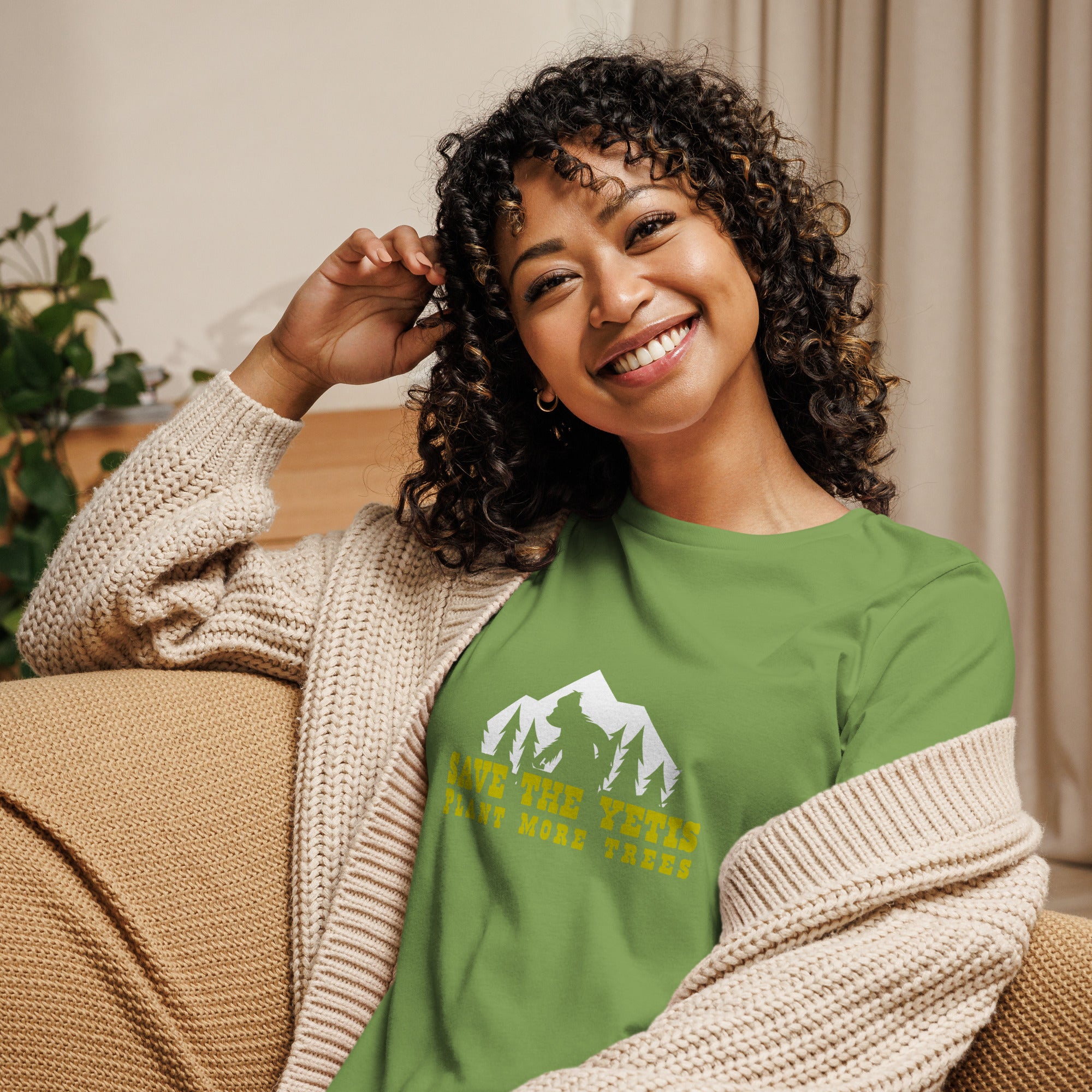 T-shirt décontracté pour femme Save the Yetis Plant more Trees sur couleurs foncées