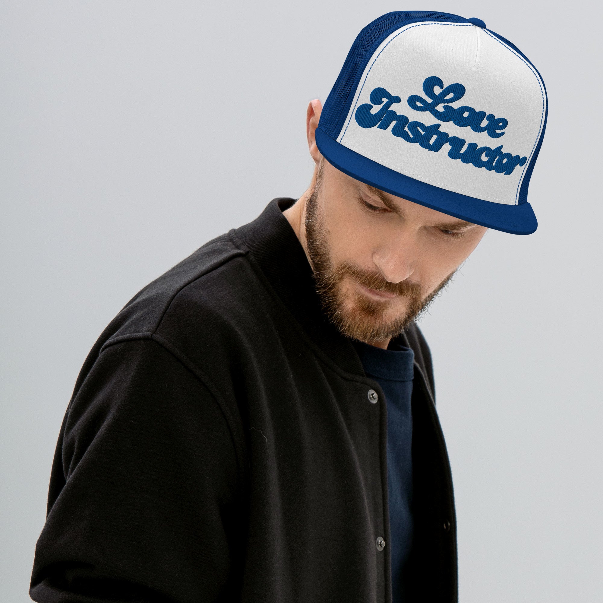 Casquette Trucker bicolore à visière plate Love instructor Royal Blue