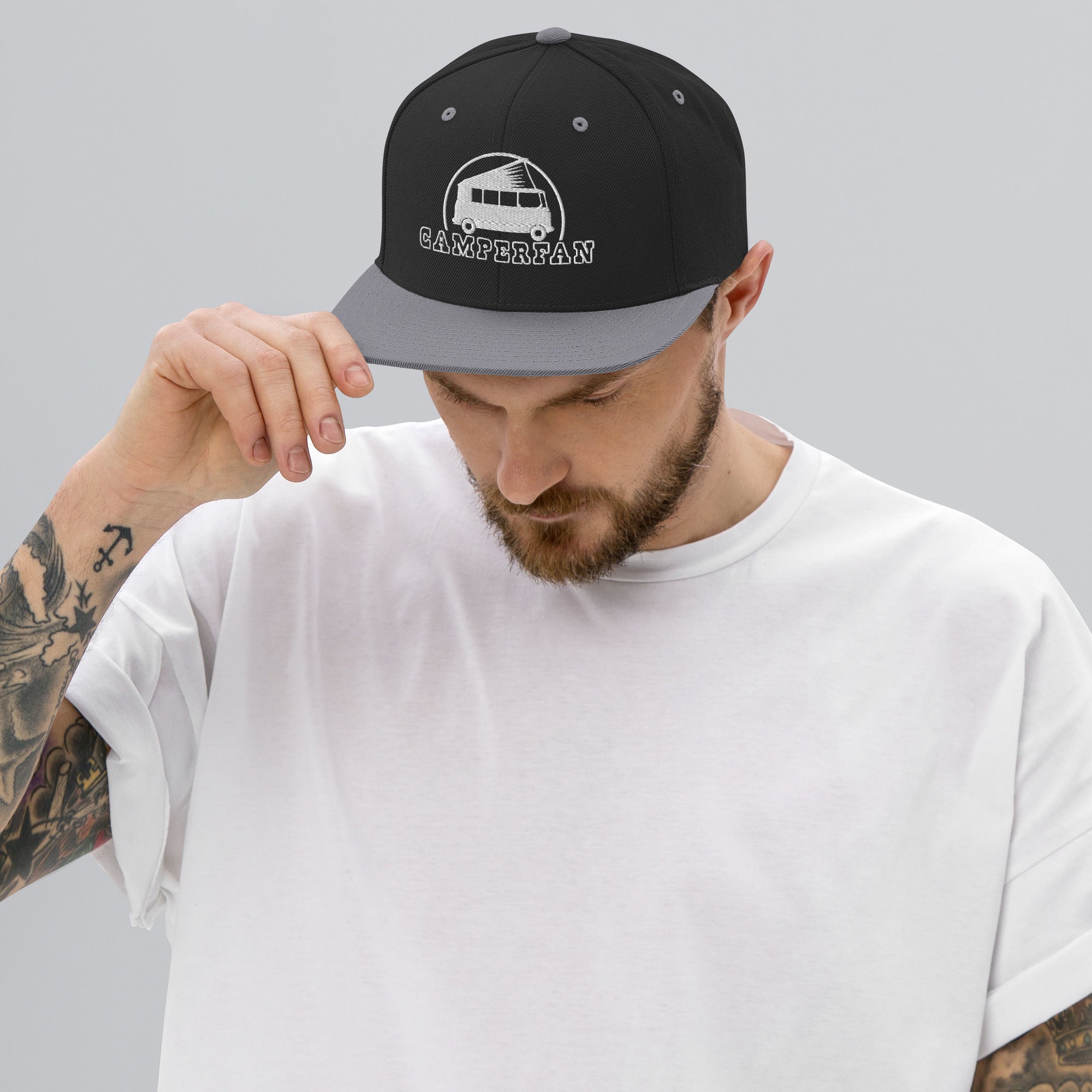 Two-Tone Snapback Wool Blend Cap Camperfan white