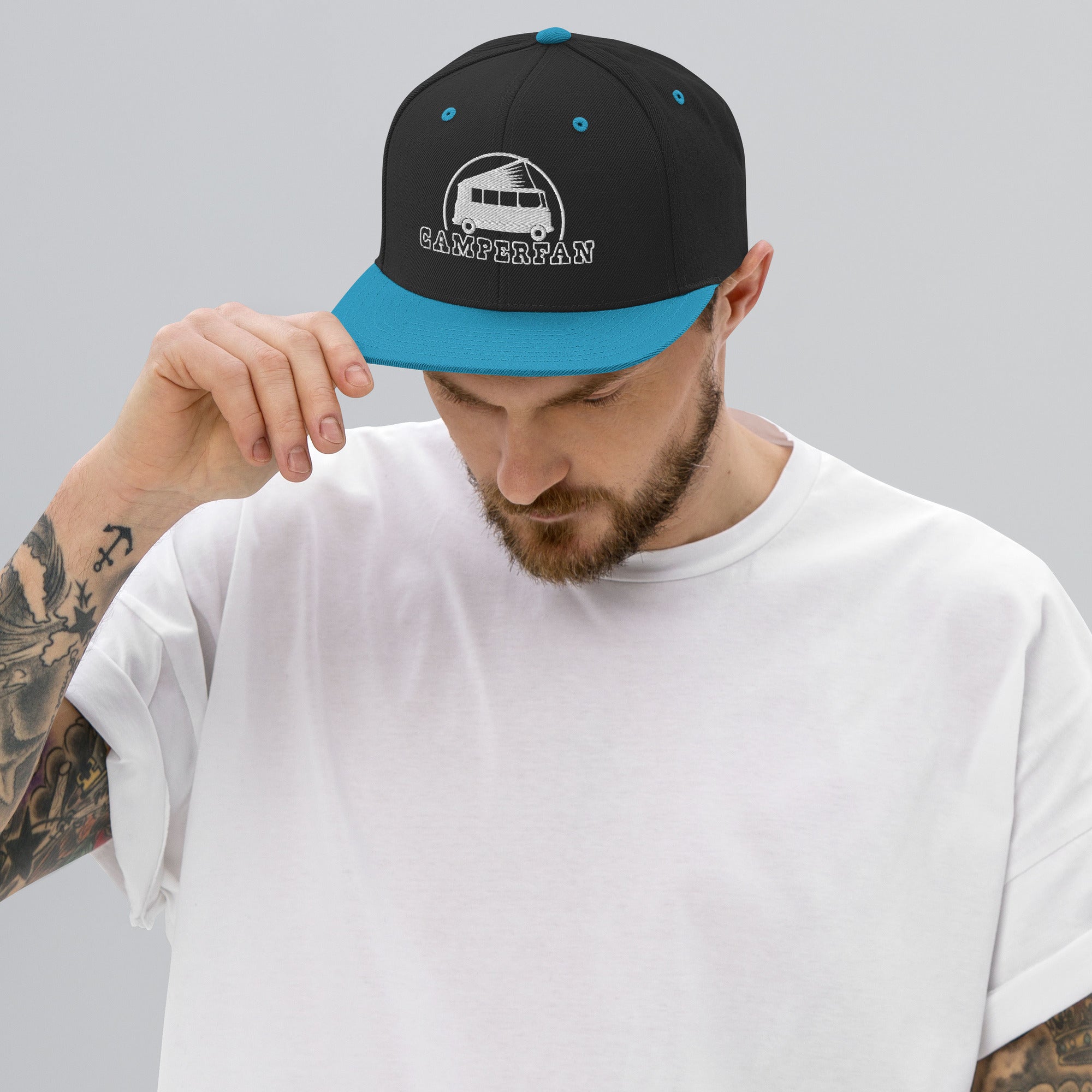 Two-Tone Snapback Wool Blend Cap Camperfan white