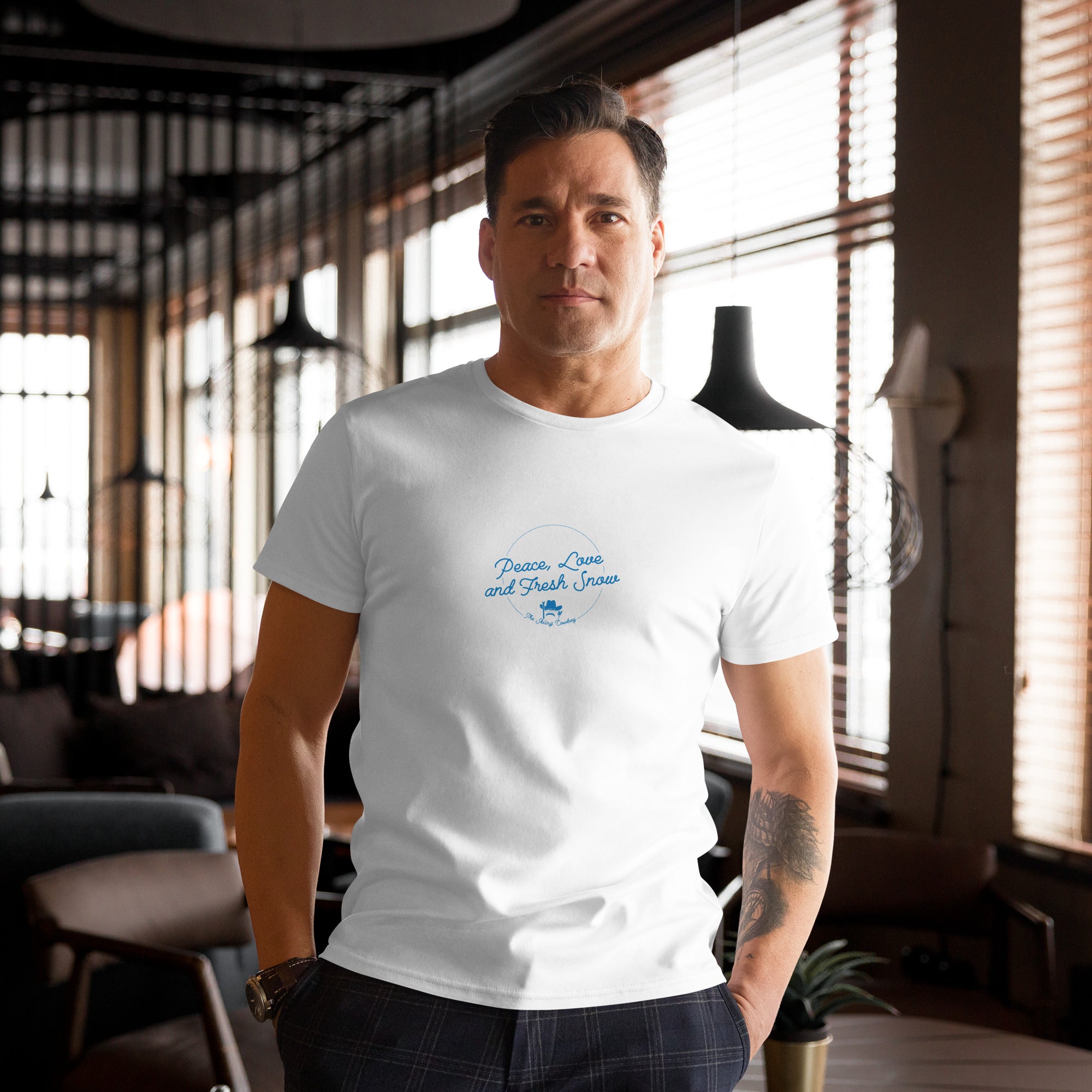 T-shirt premium en coton homme Peace, Love and Fresh Snow - The Skiing Cowboy