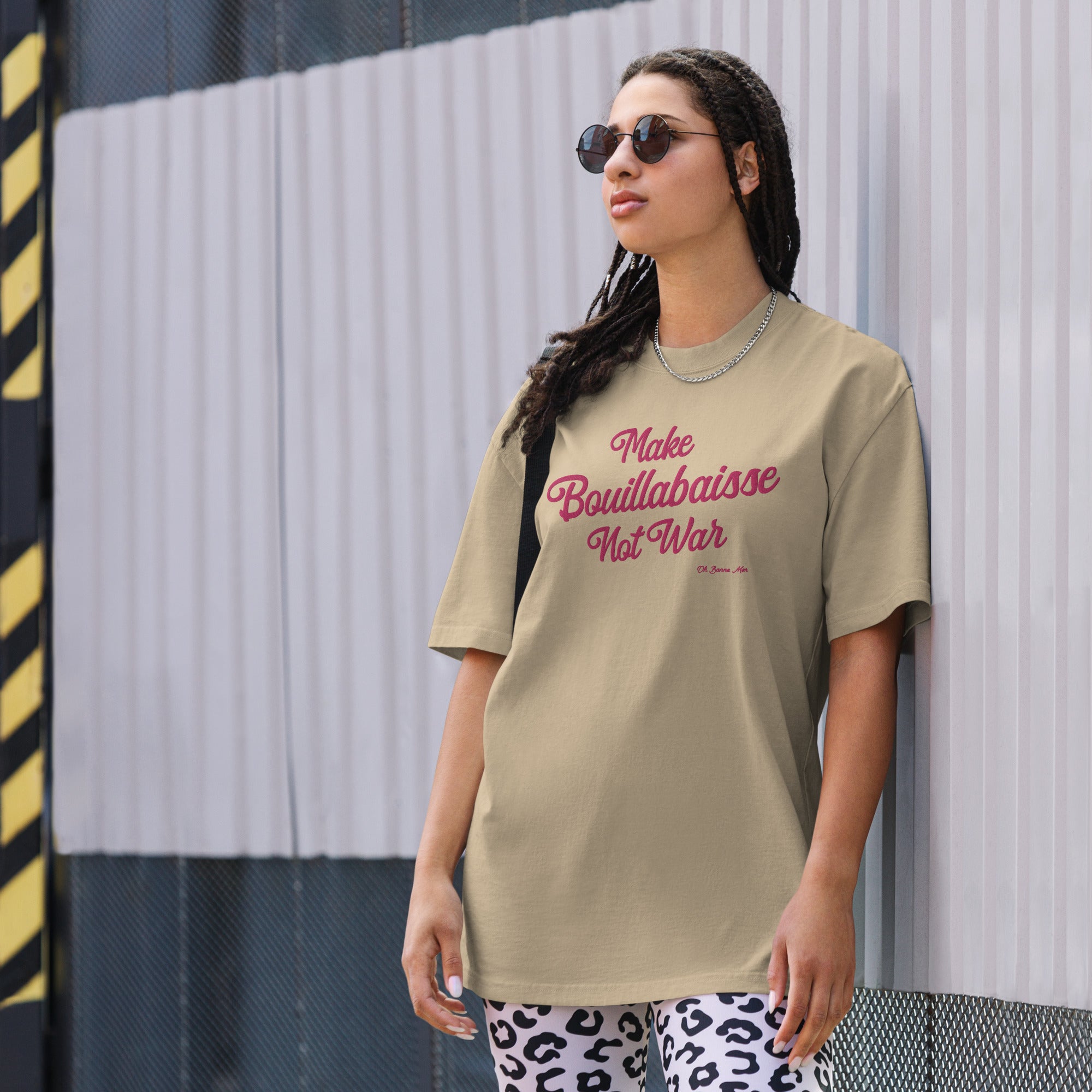 T-shirt oversize épais en cotton Make Bouillabaisse Not War Flamingo grand motif brodé