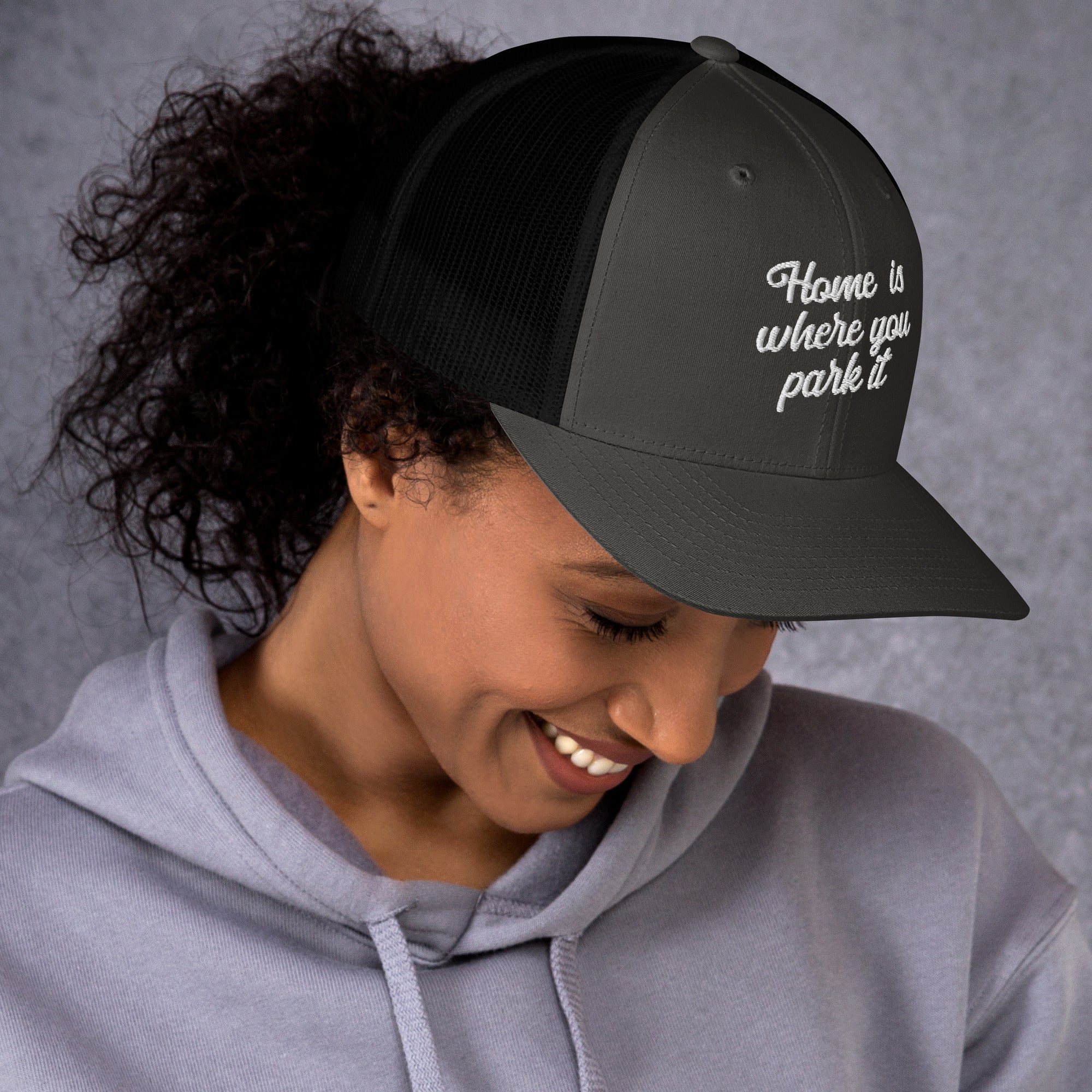 Casquette trucker rétro bicolore Home is where you park it white