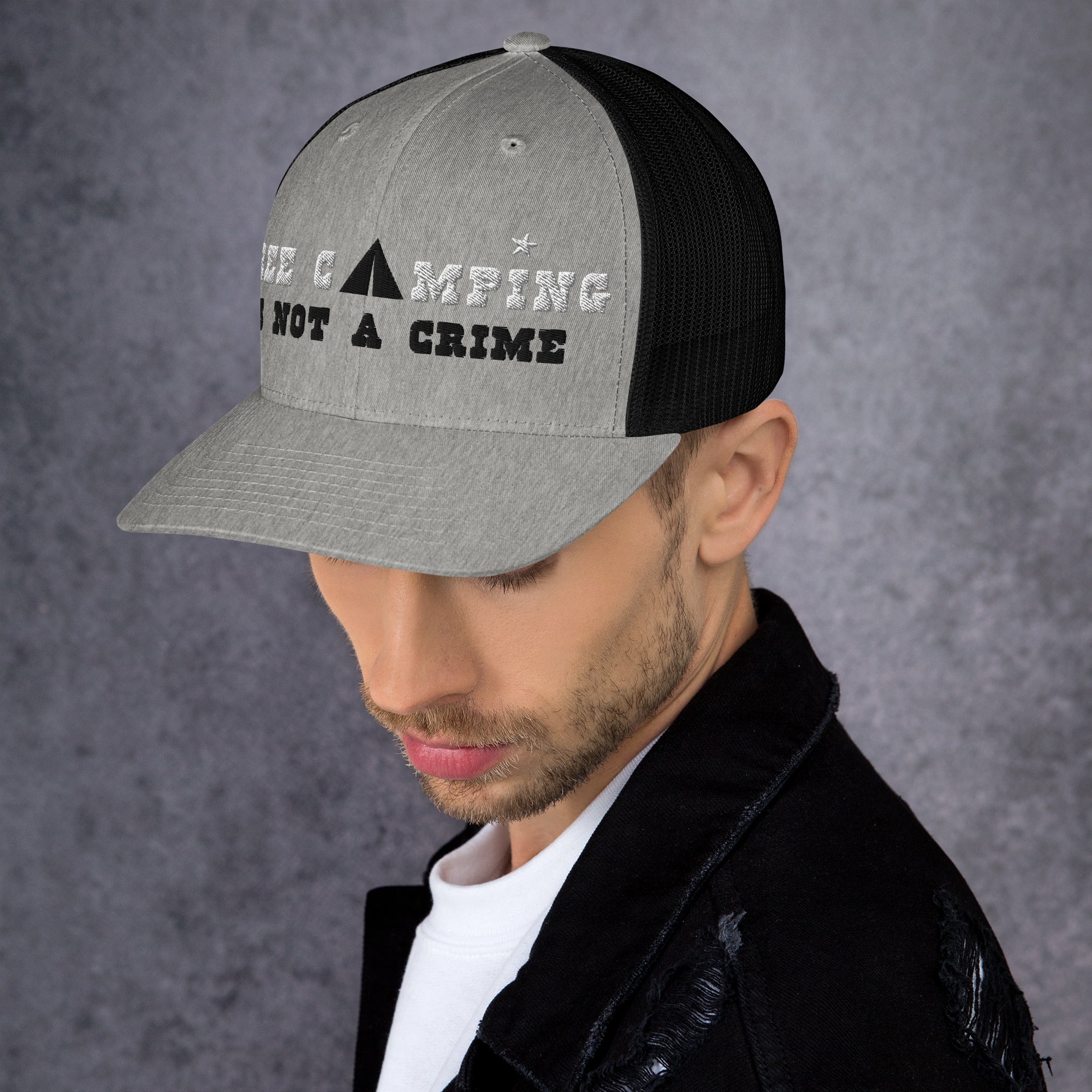 Casquette trucker rétro bicolore Free camping is not a crime white/black
