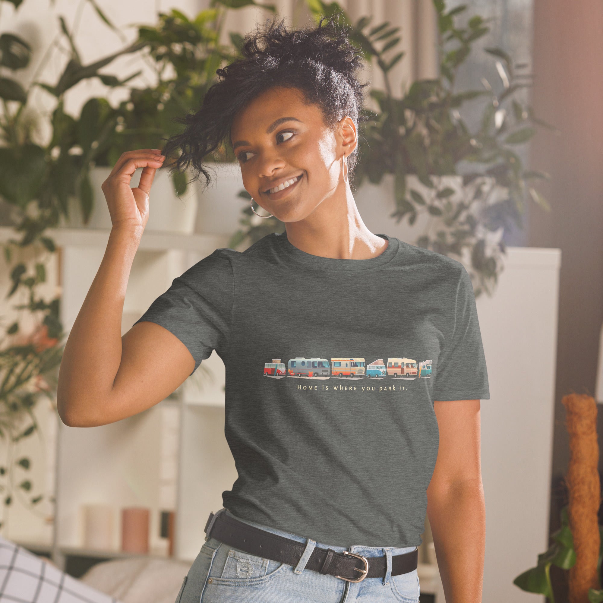 T-shirt softstyle en coton Vintage Campers: Home is where you park it sur couleurs foncées