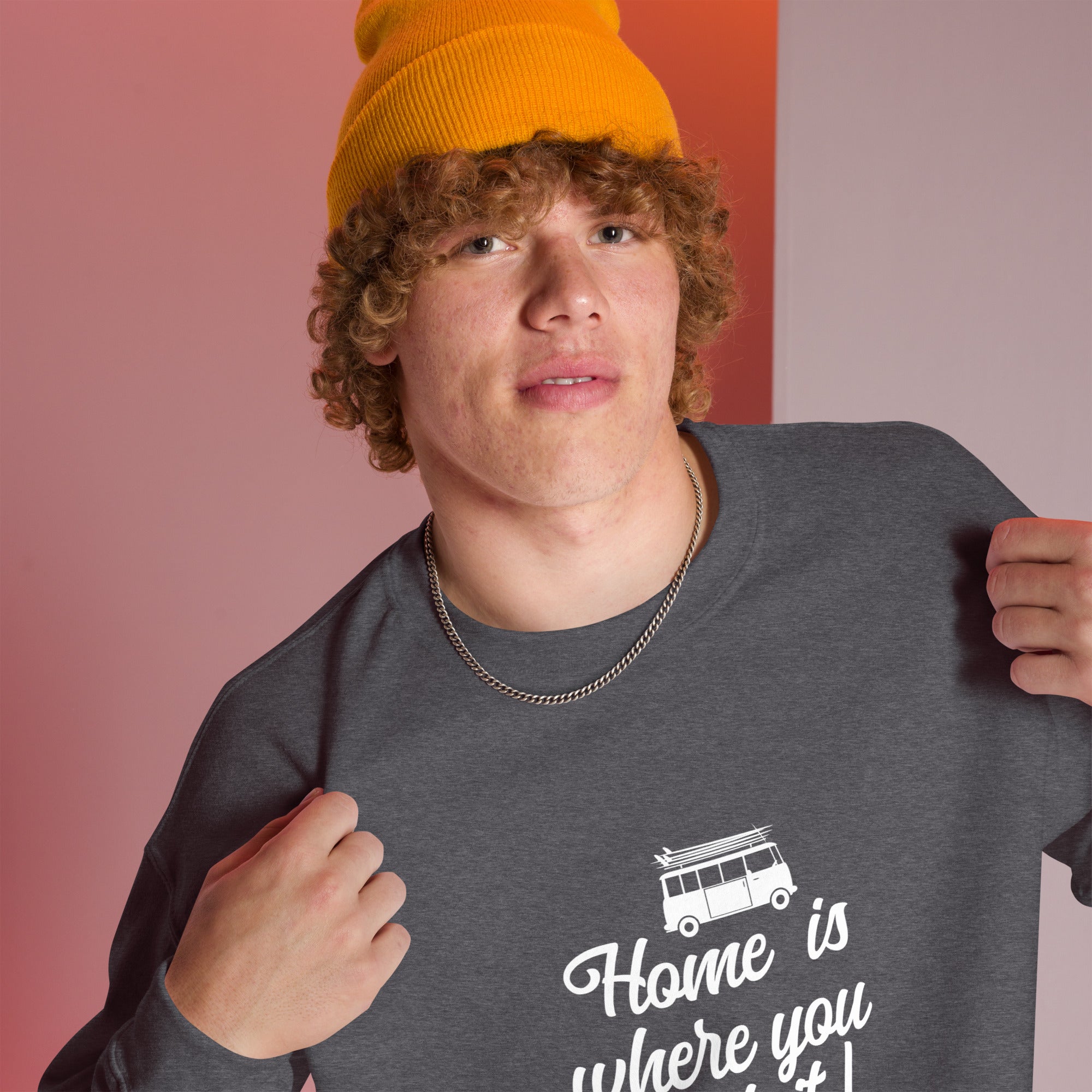 Sweat Unisexe à Col Rond White Surf Combi Home is where you park it sur couleurs foncées