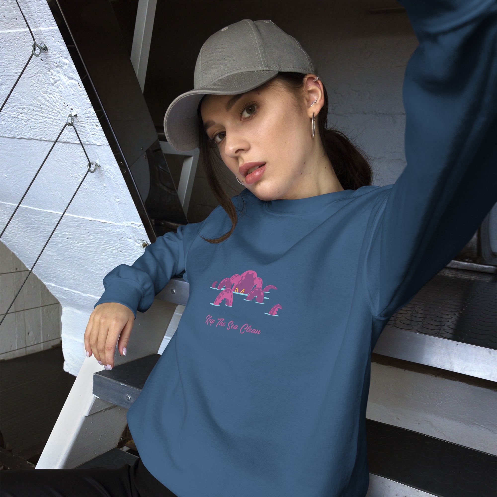 Sweat Unisexe à Col Rond Octopus Purple sur couleurs foncées