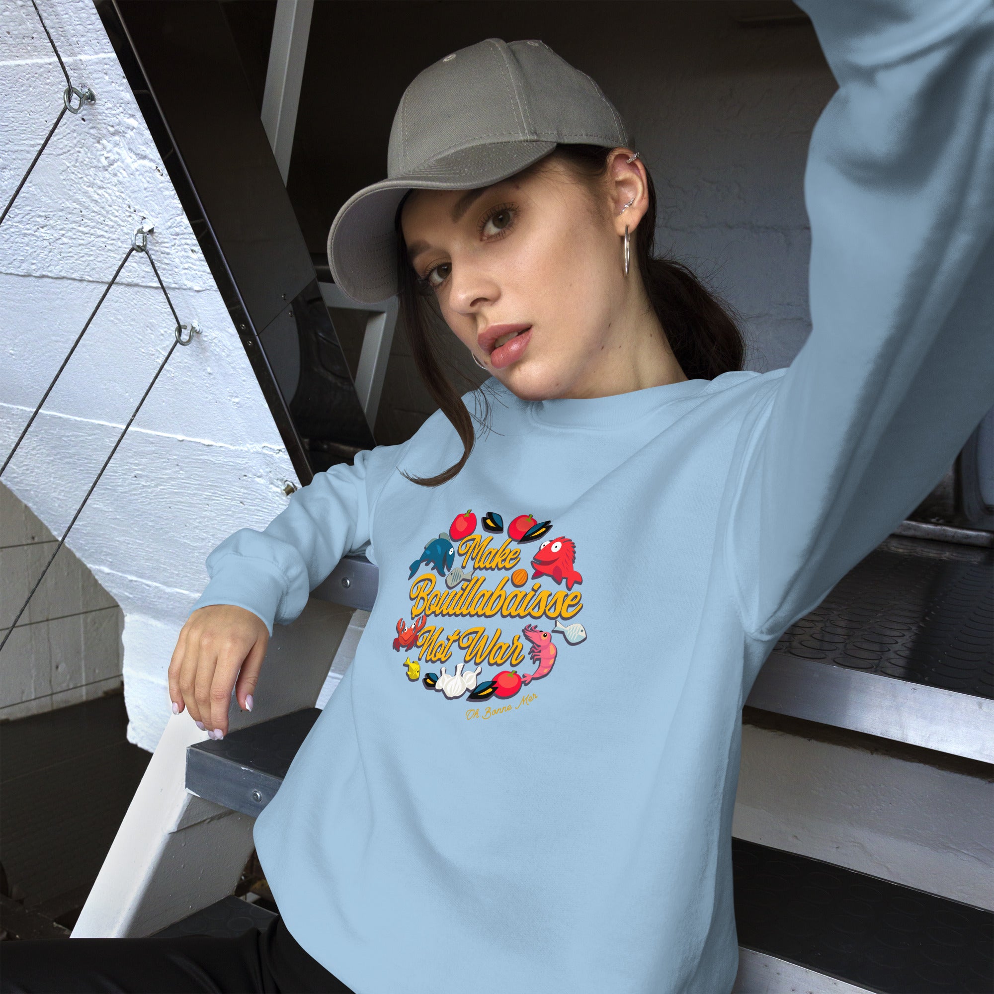 Sweat Unisexe à Col Rond Make Bouillabaisse Not War sur couleurs claires