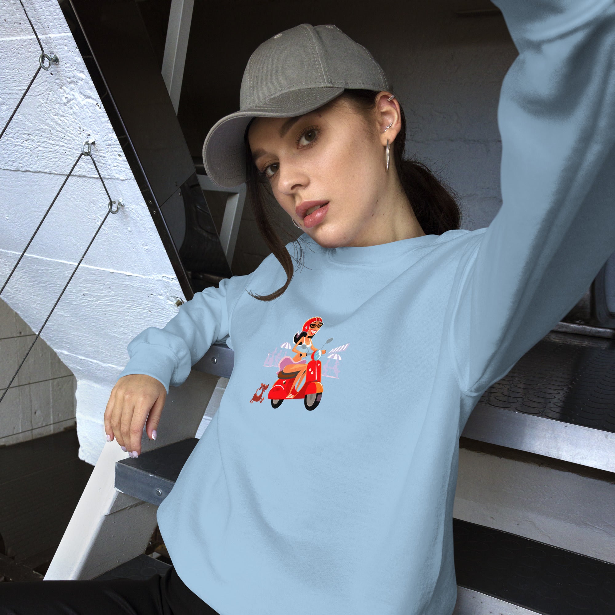 Sweat Unisexe à Col Rond Vespa Girl in St Tropez sur couleurs claires