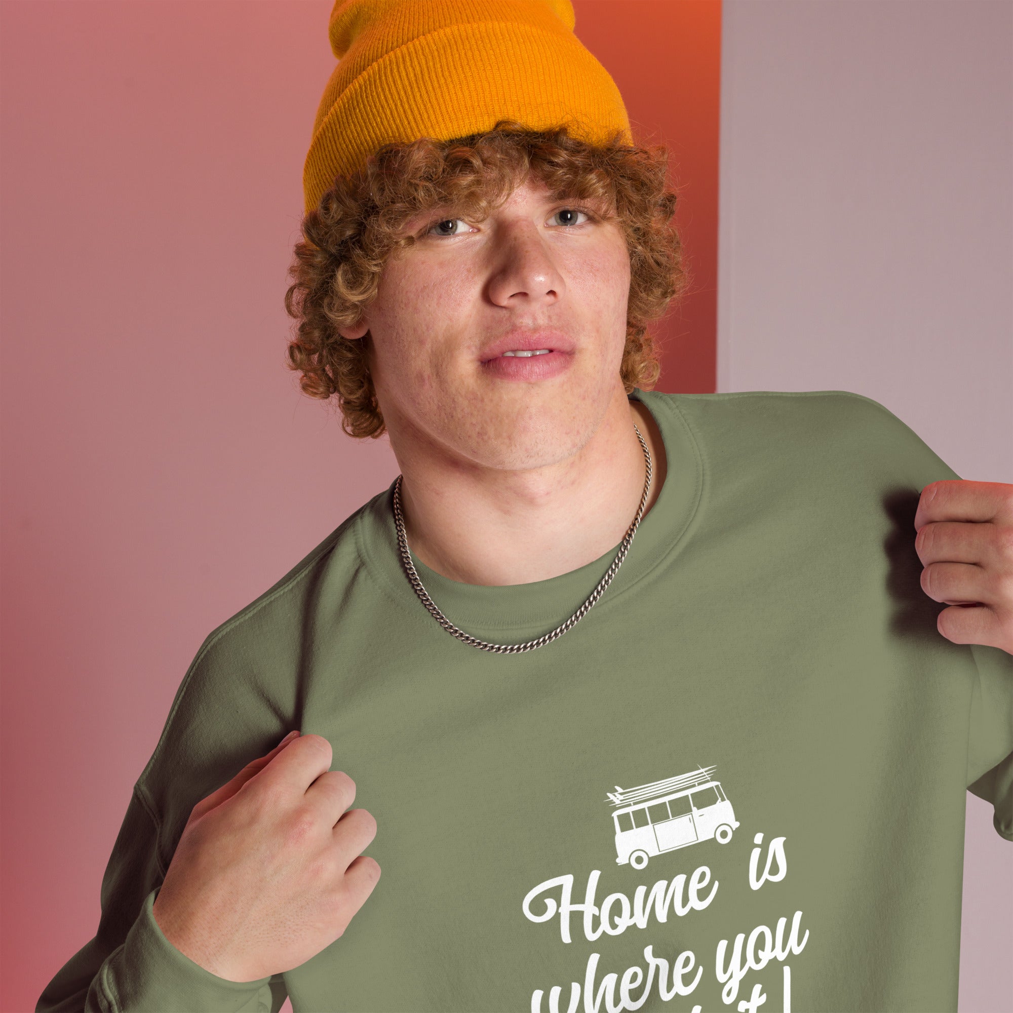 Sweat Unisexe à Col Rond White Surf Combi Home is where you park it sur couleurs foncées