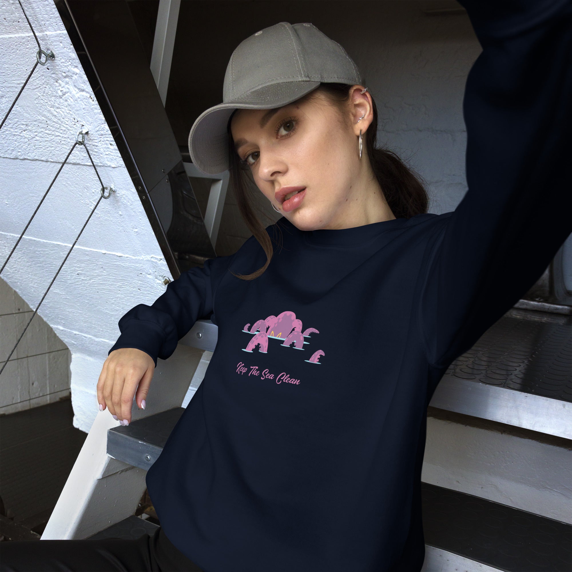 Sweat Unisexe à Col Rond Octopus Purple sur couleurs foncées