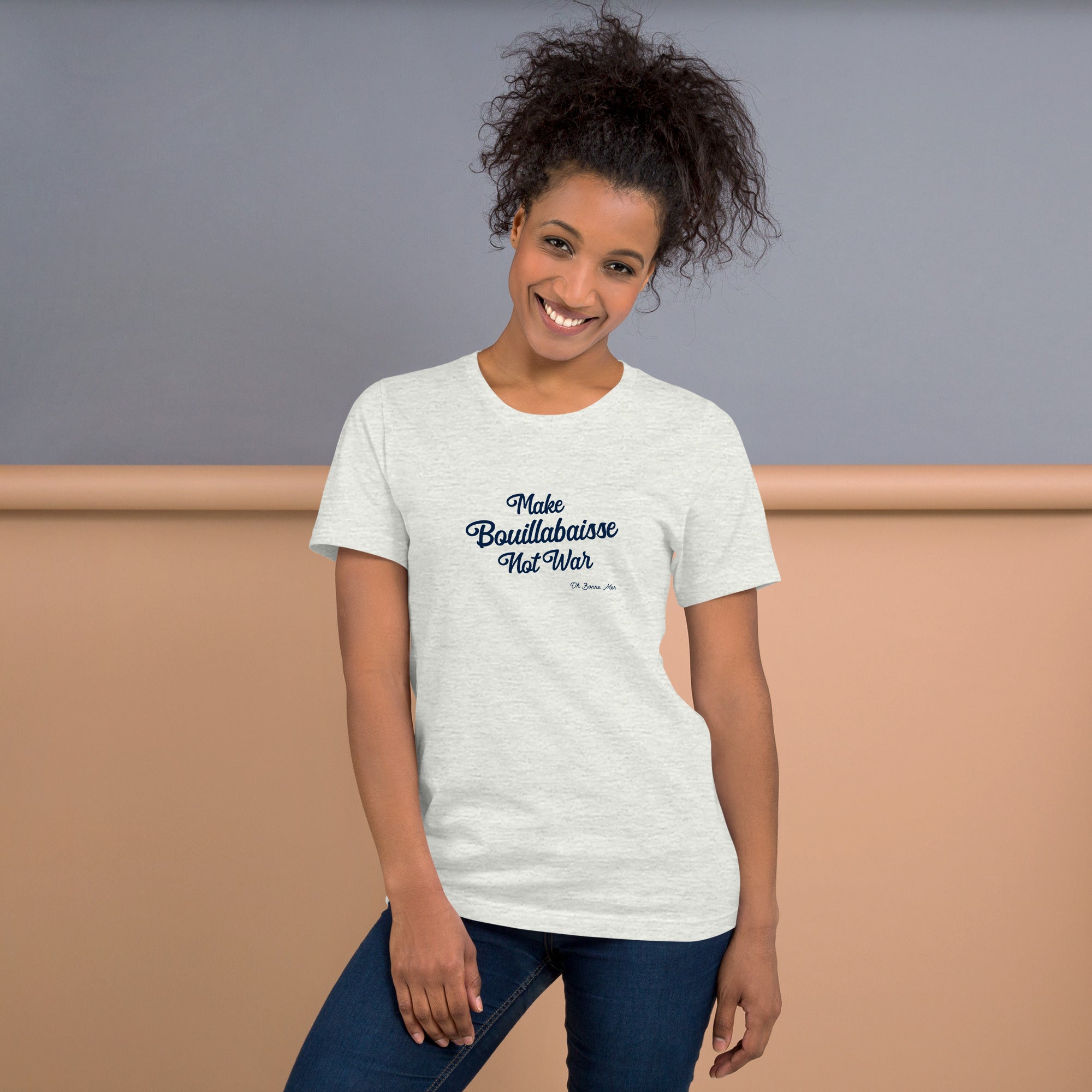 T-shirt en coton unisexe Make Bouillabaisse Not War Text Only sur couleurs chinées claires