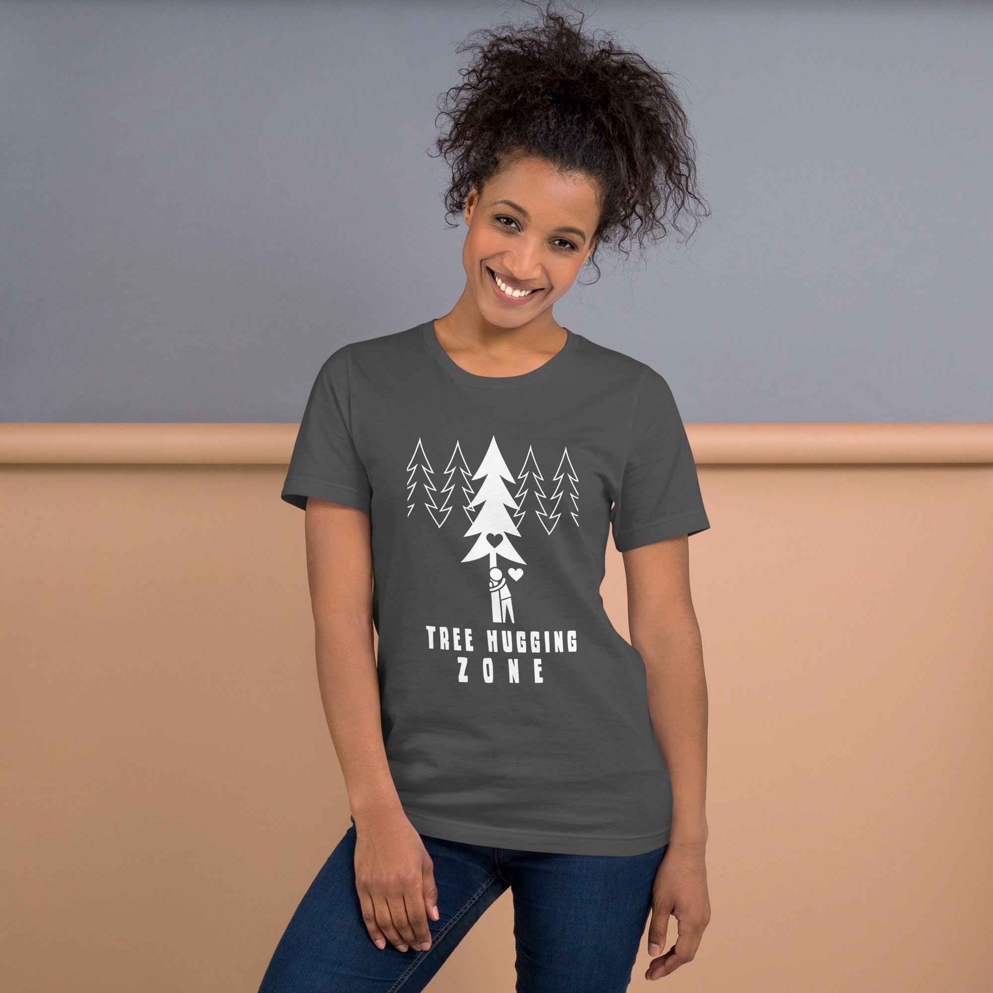 T-shirt en coton unisexe Tree hugging zone sur couleurs foncées