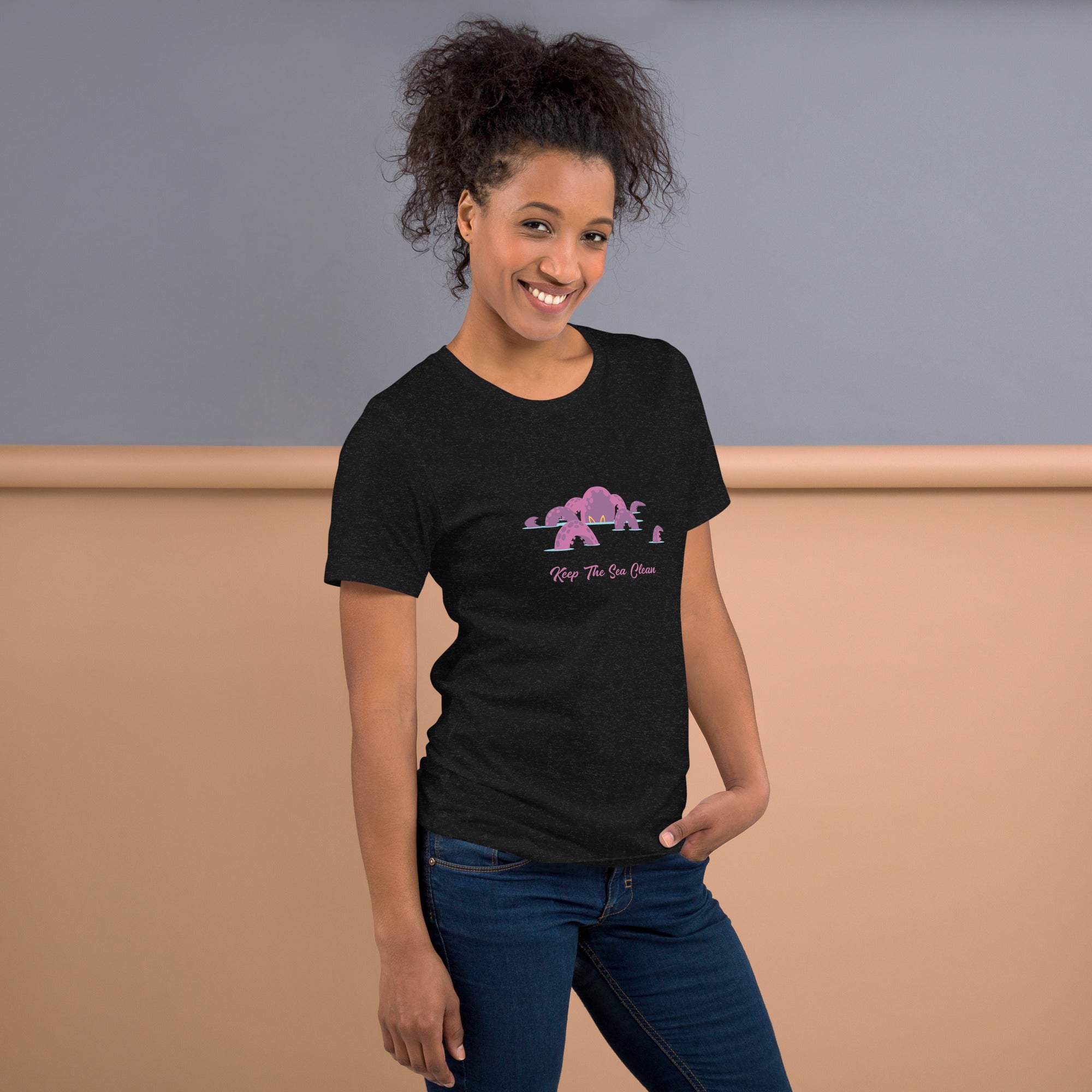 T-shirt en coton unisexe Octopus Purple sur couleurs chinées foncées