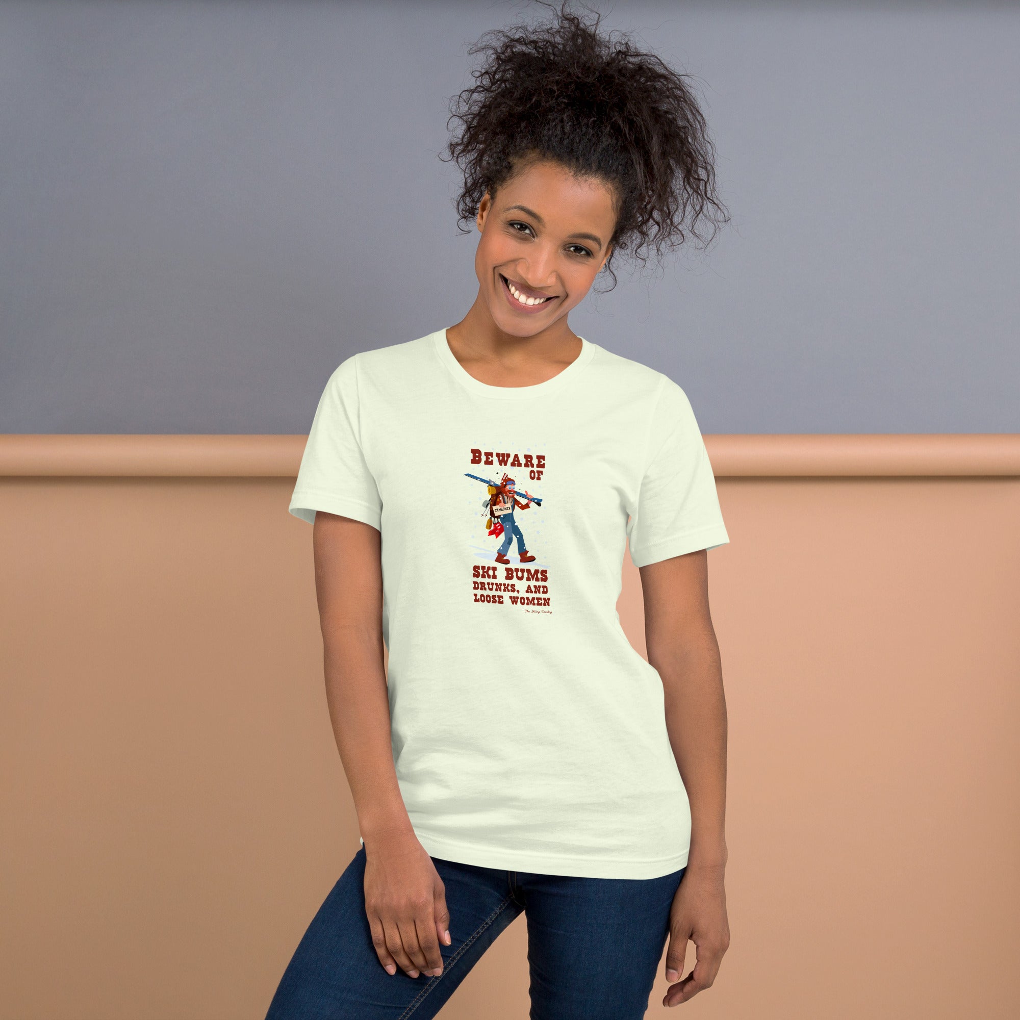 T-shirt en coton unisexe Beware of ski bums, drunks and loose women sur couleurs claires