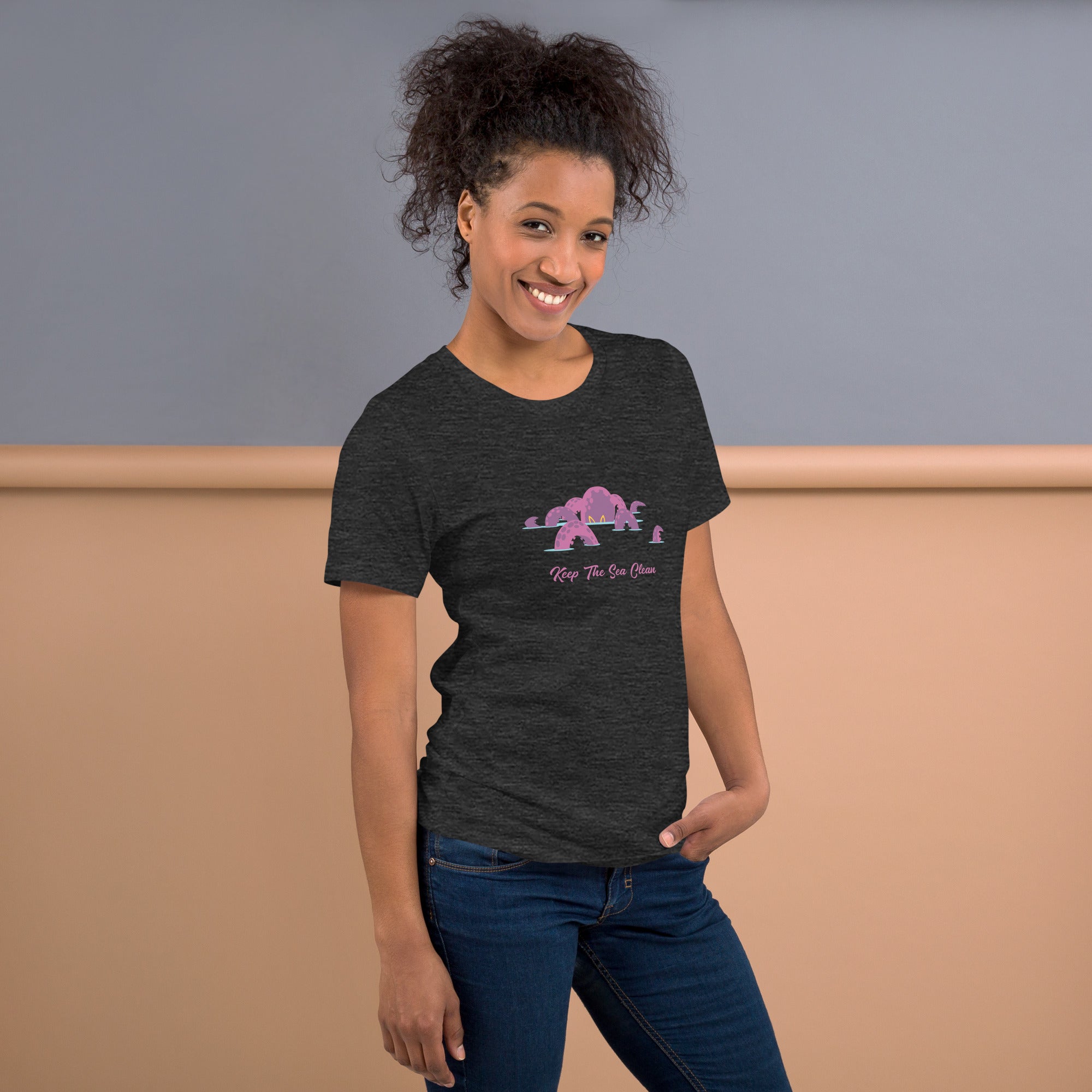 T-shirt en coton unisexe Octopus Purple sur couleurs chinées foncées