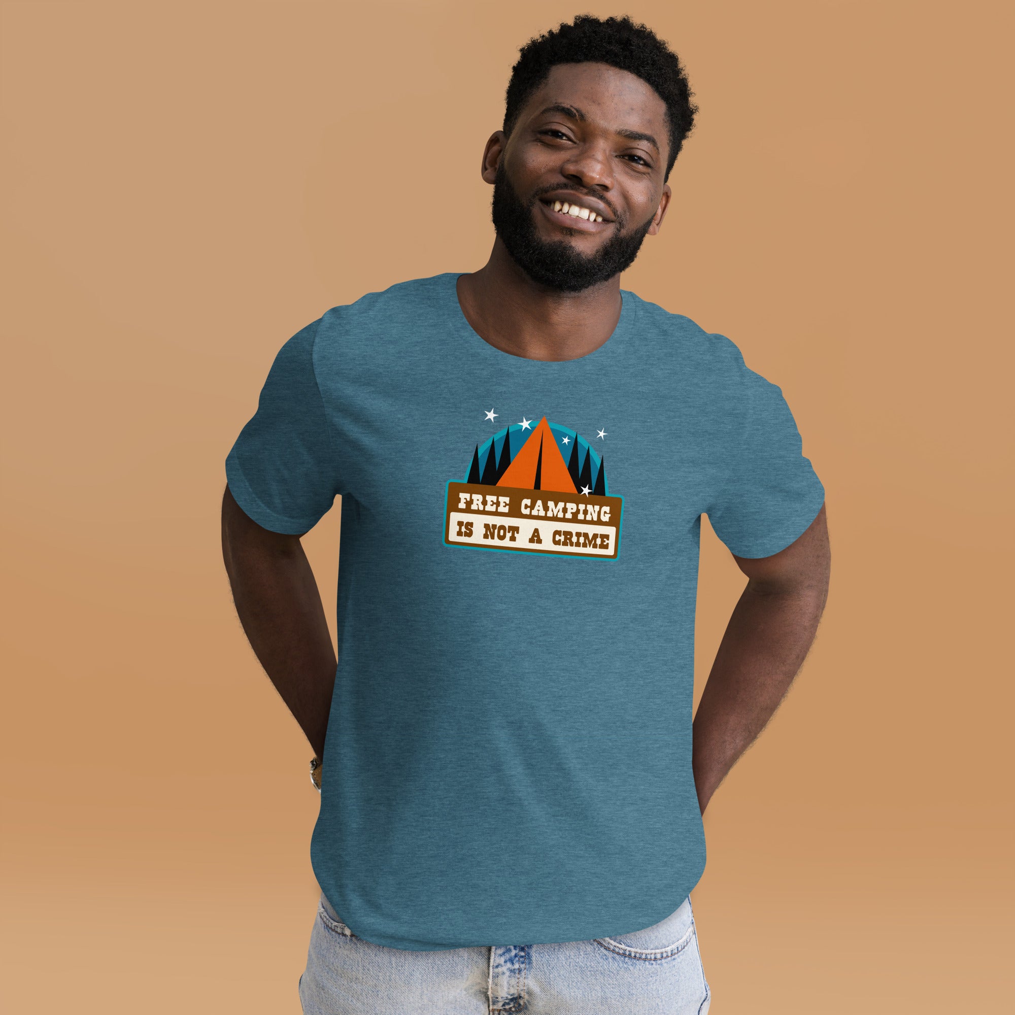 T-shirt en coton unisexe Free camping is not a crime sur couleurs chinées foncées