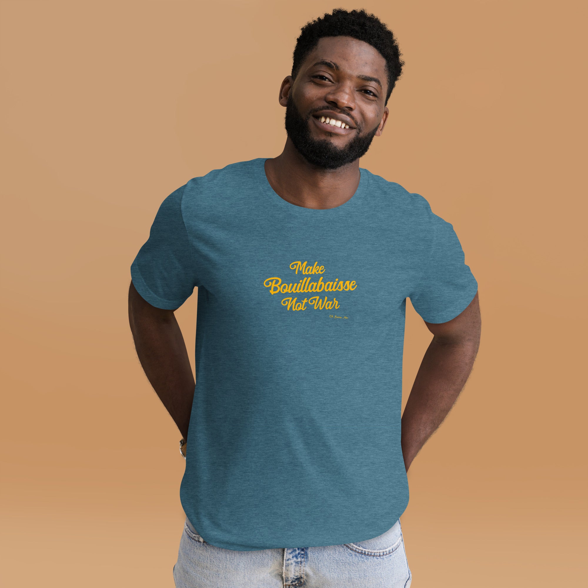 T-shirt en coton unisexe Make Bouillabaisse Not War Text Only sur couleurs chinées foncées